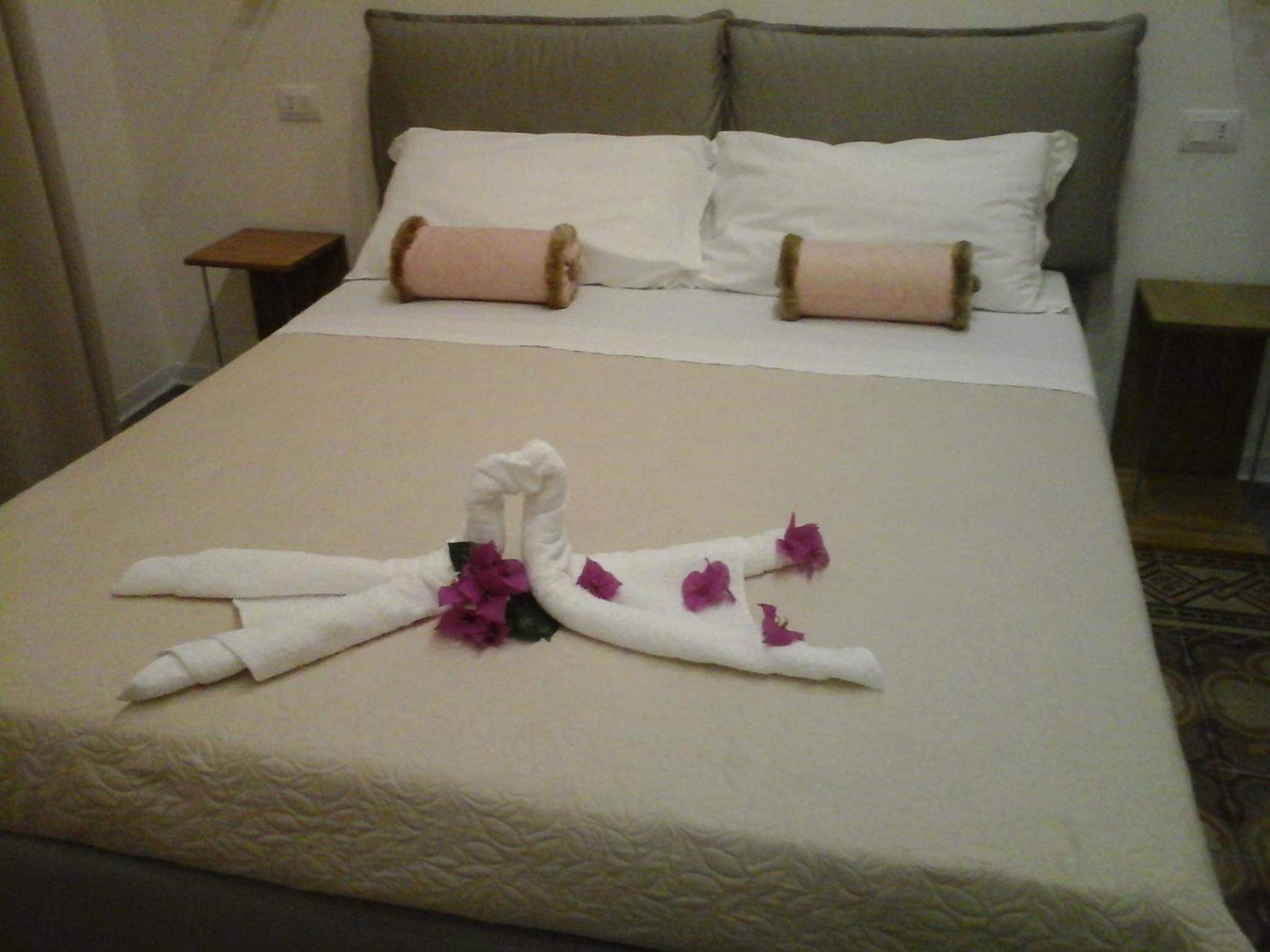 Double Room with Balcony and Shared Kitchen - Grecale