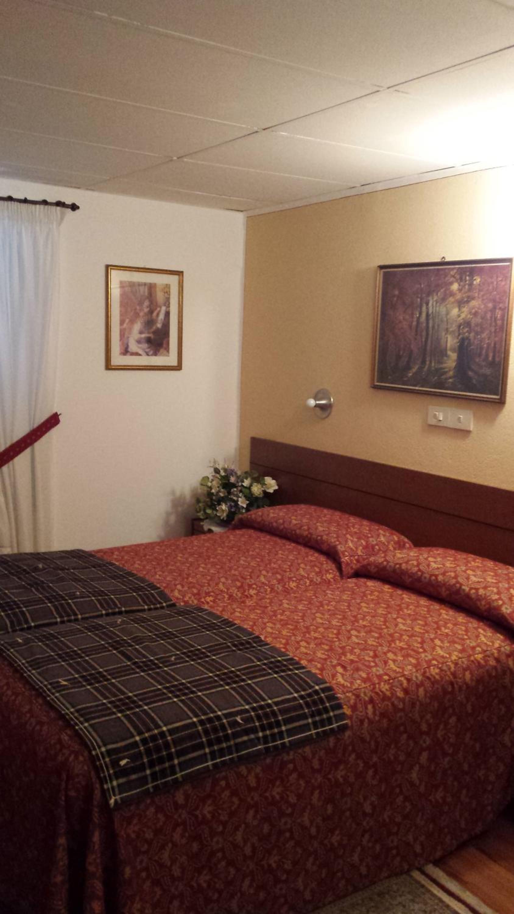 Quadruple Room with Private Bathroom photo 3