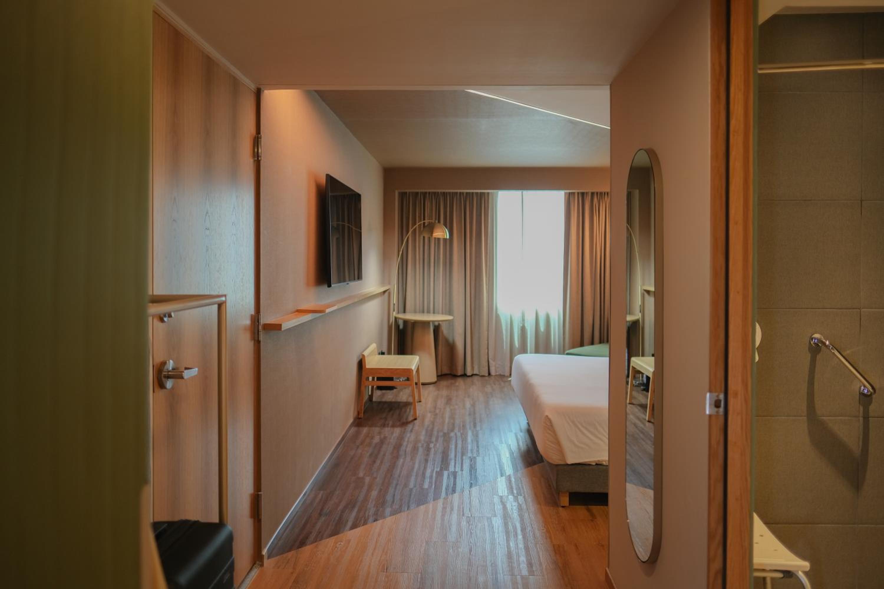 Superior King Room - Disability Acess - Photo 2