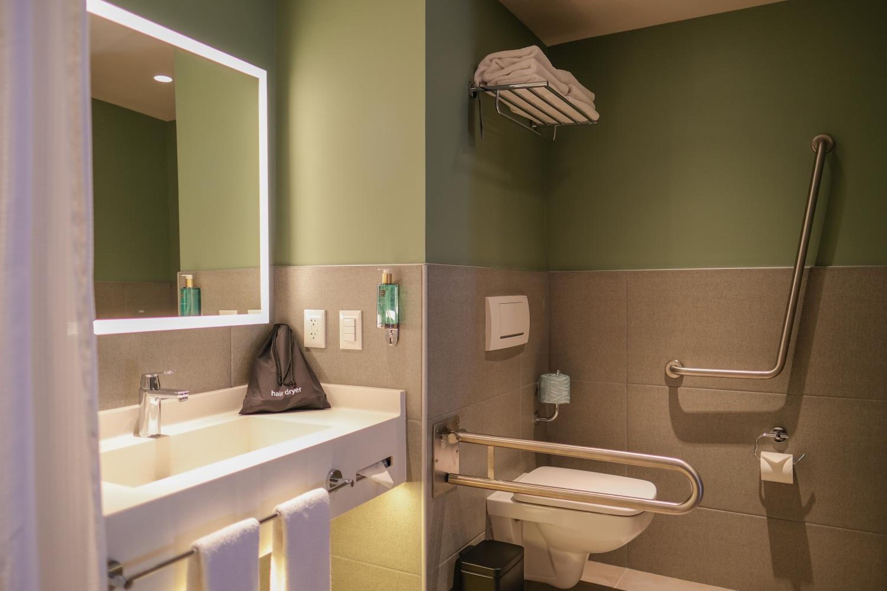 Superior King Room - Disability Acess - Photo 1