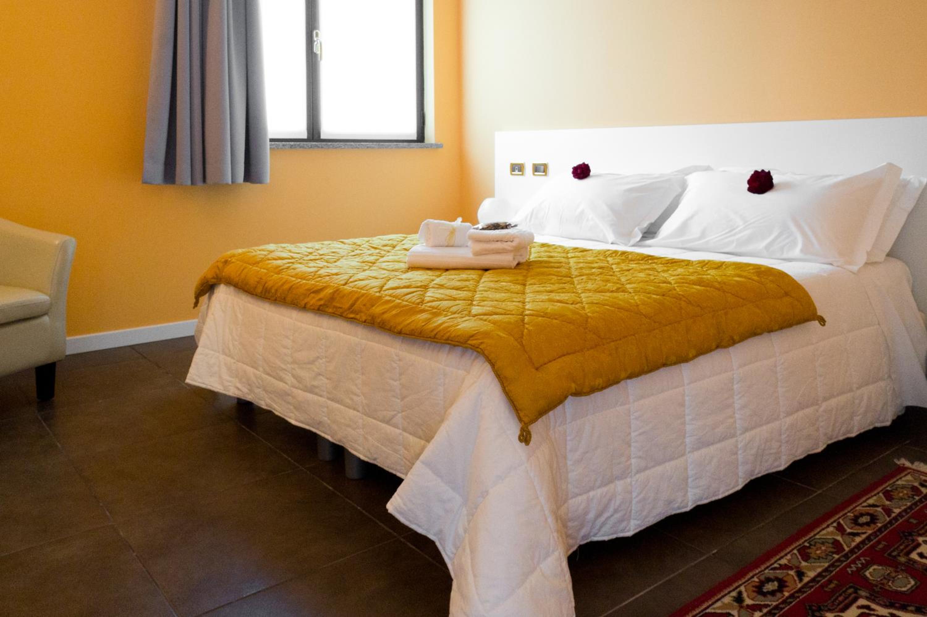 Double or Twin Room - Photo 4