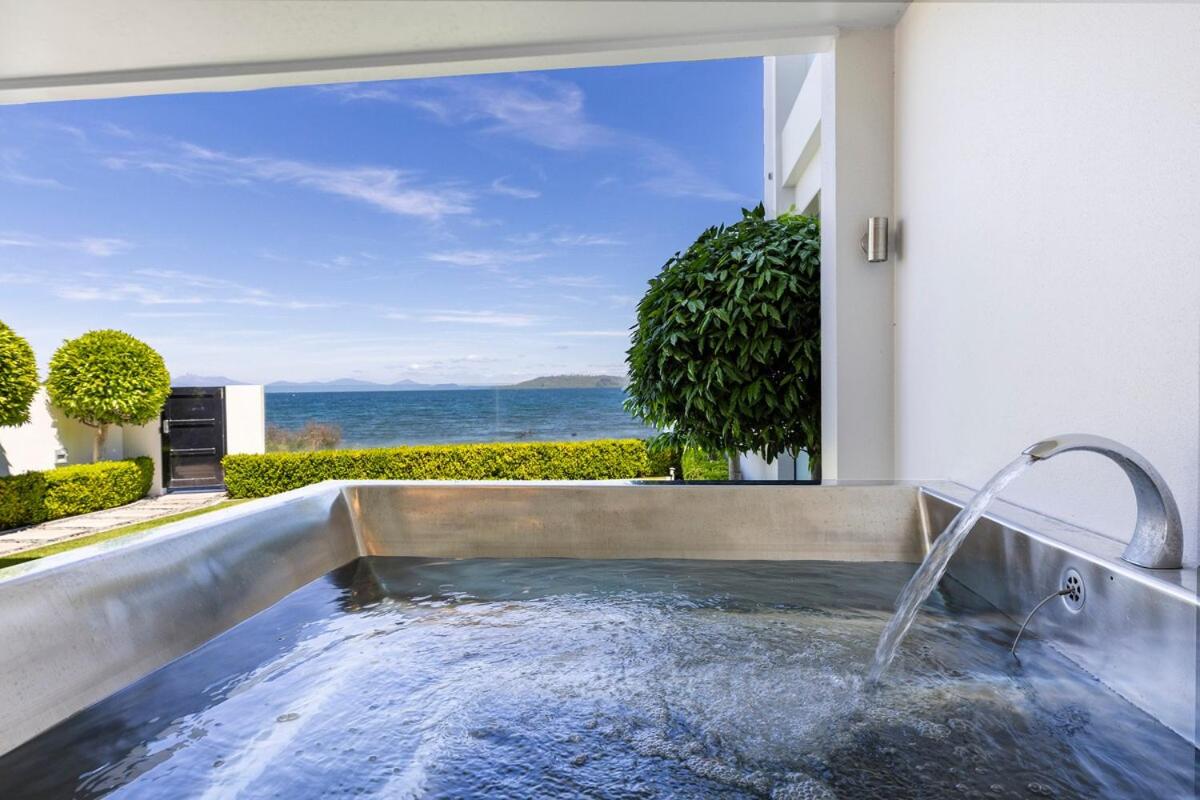 Luxury Lakefront Apartment 3 - Photo 14
