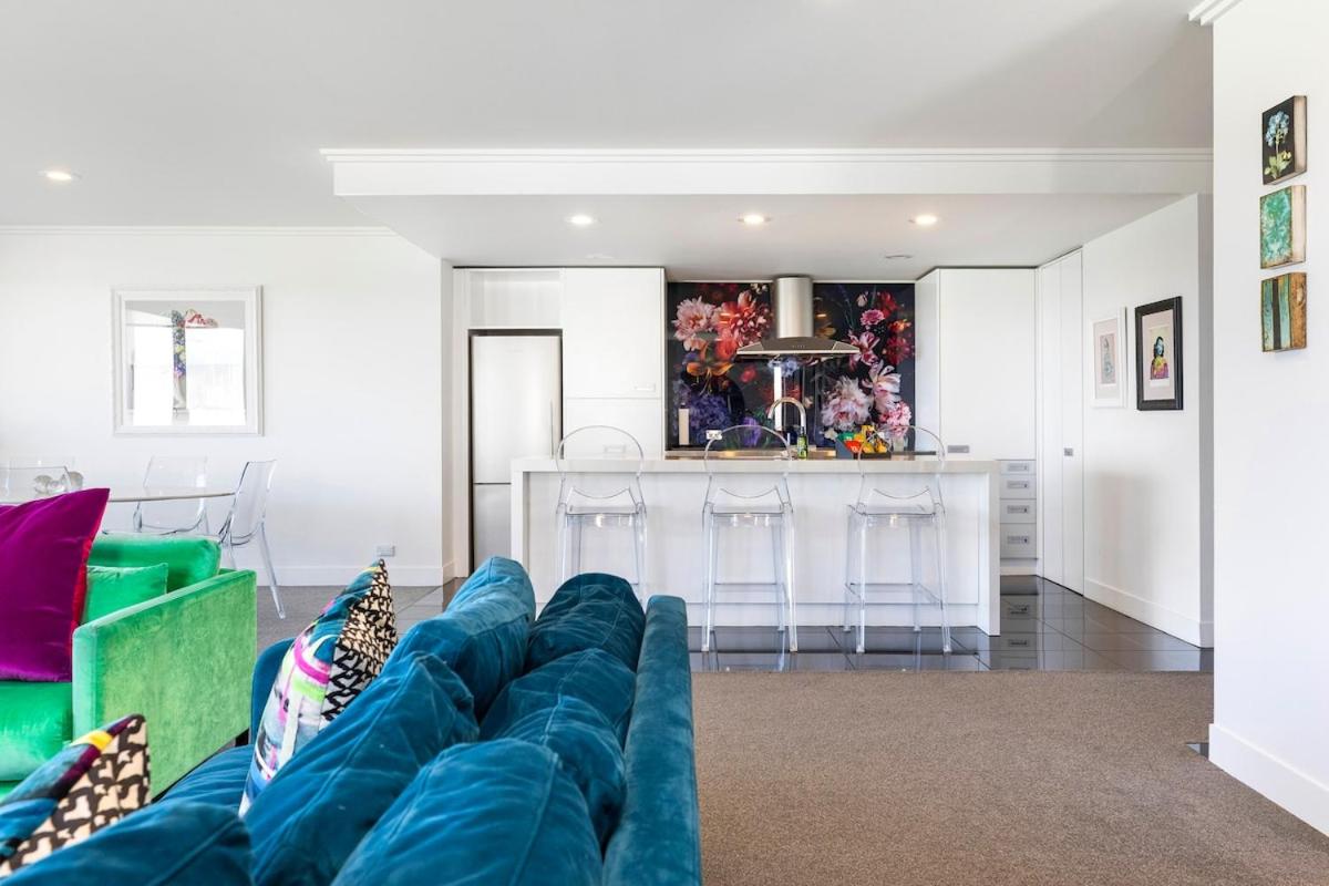 Luxury Lakefront Apartment 3 - Photo 4