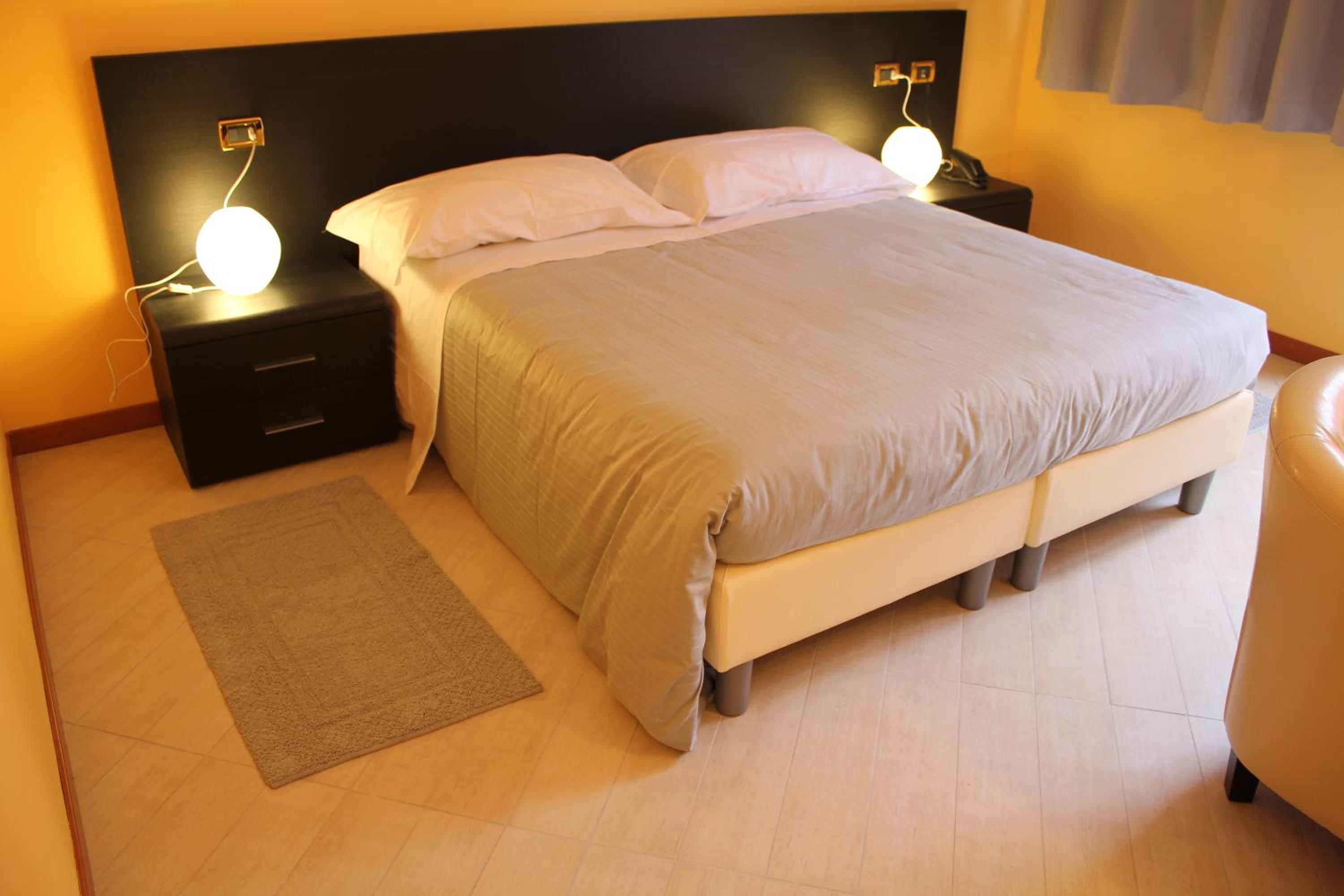 Double Room - Photo 13