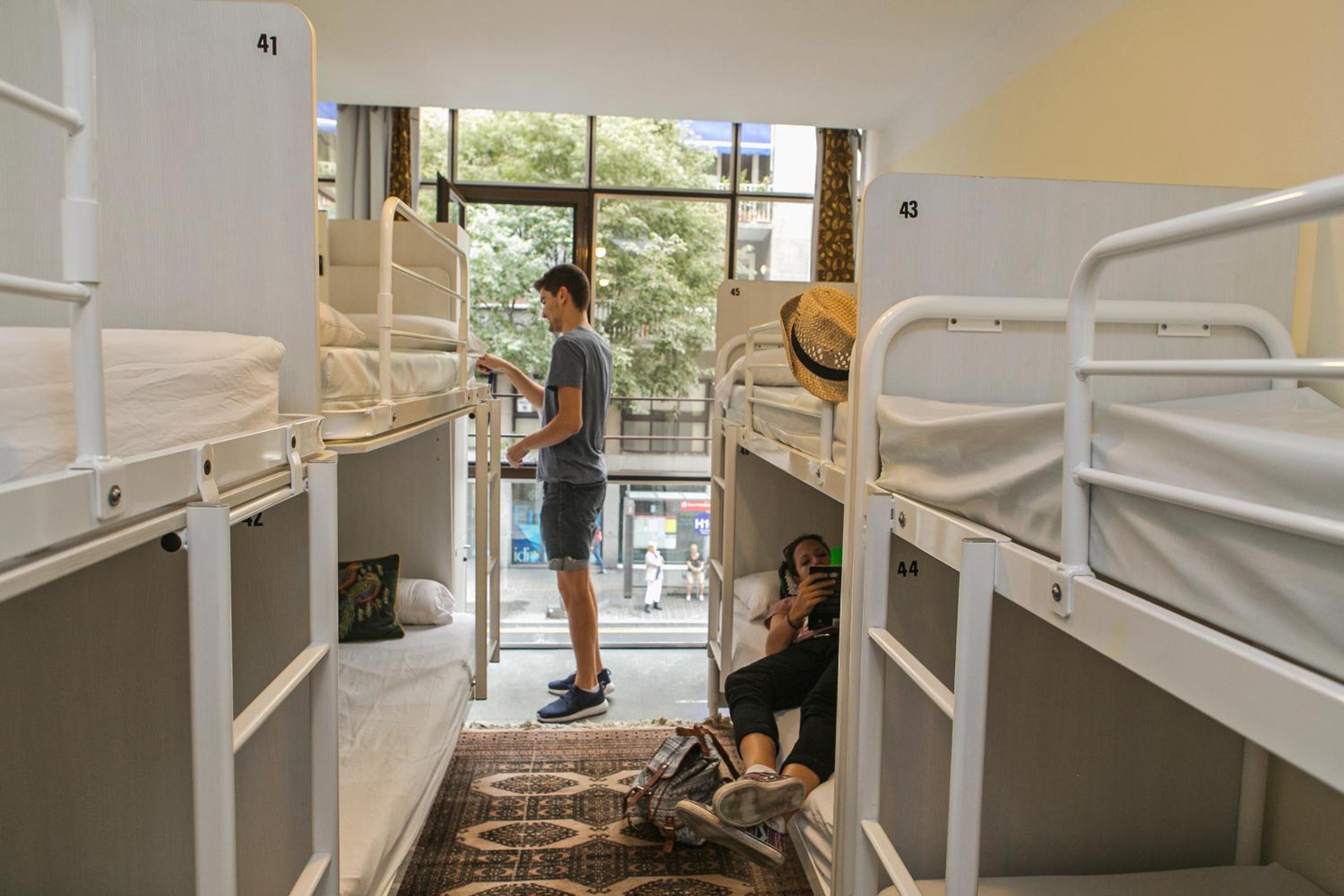 Cama en Dormitorio Mixto de 10 Camas