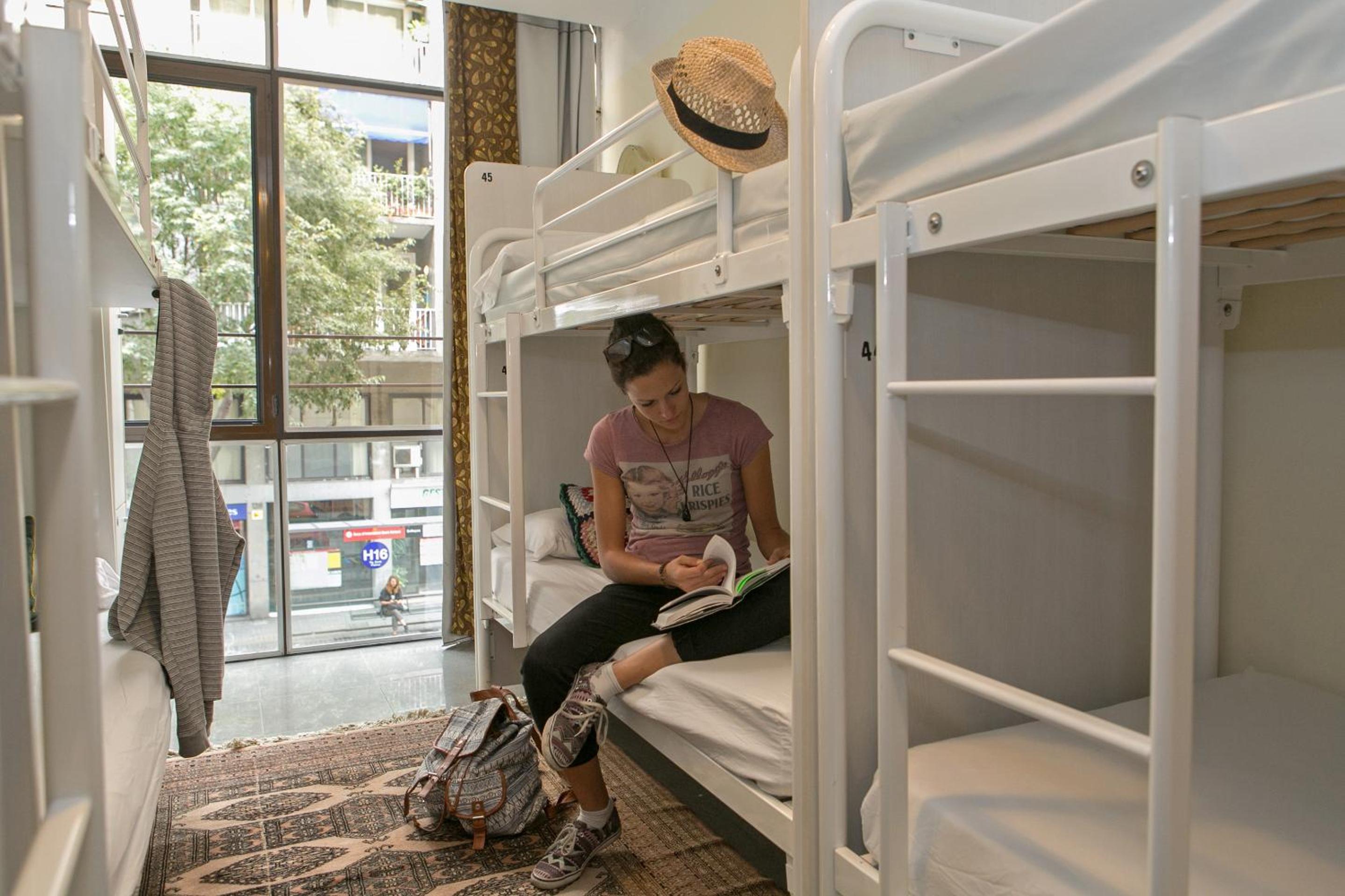 Cama en Dormitorio Femenino de 12 Camas