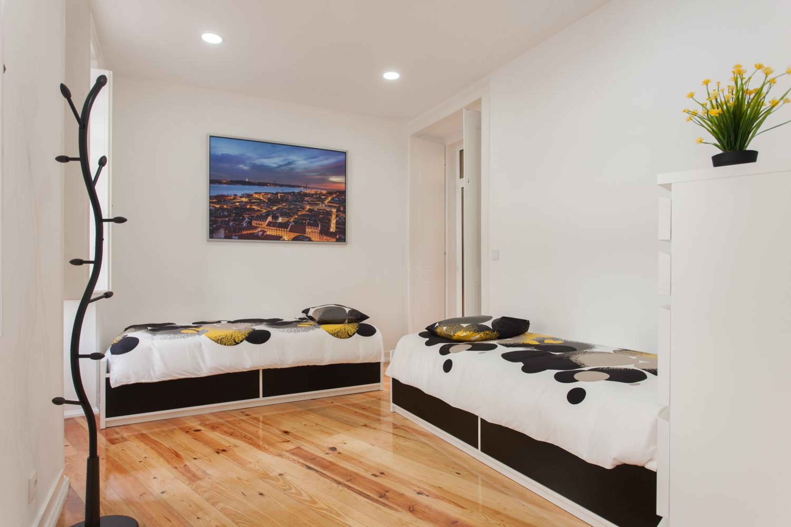 Three-Bedroom Apartment - Photo 21