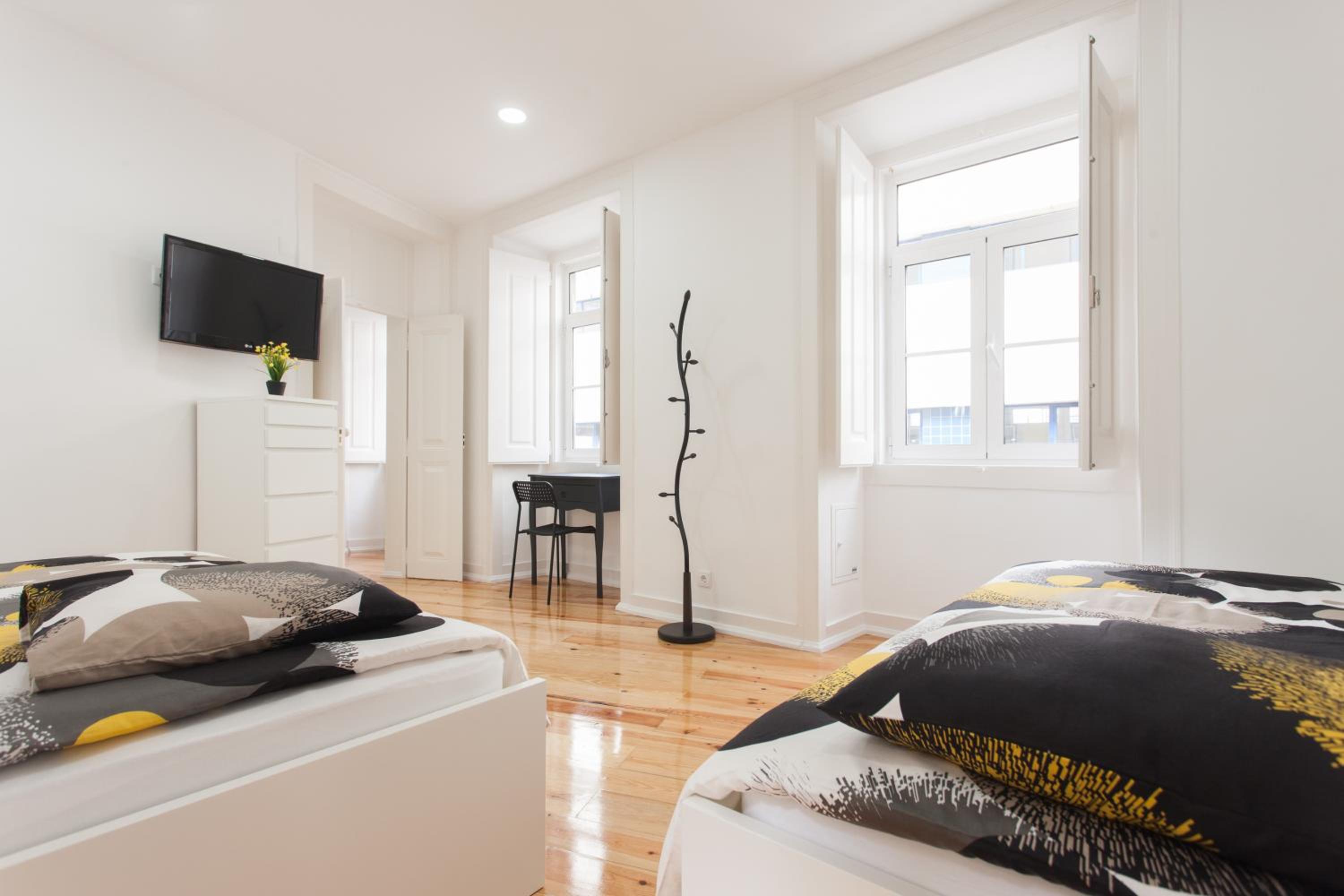 Three-Bedroom Apartment - Photo 20