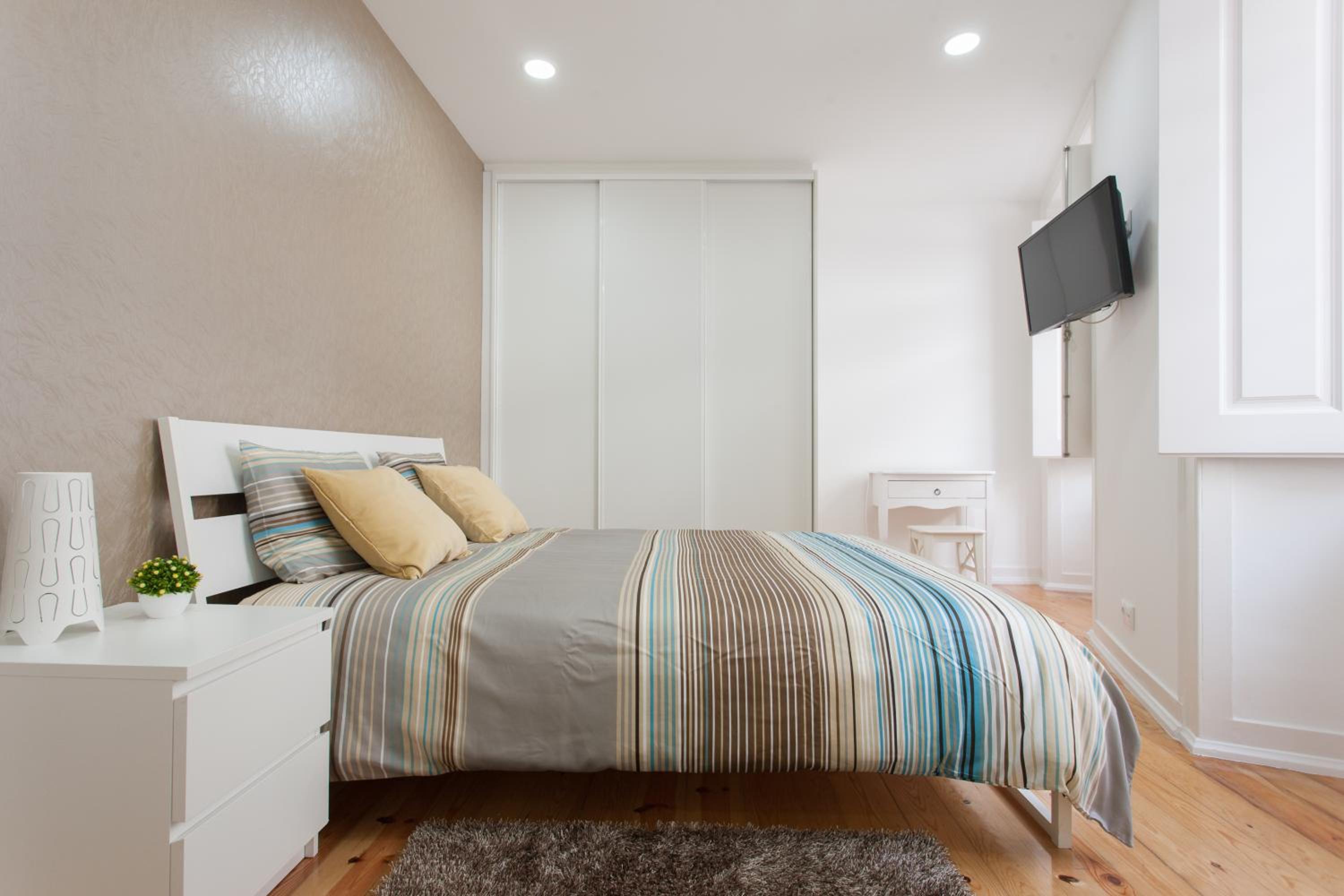 Three-Bedroom Apartment - Photo 14
