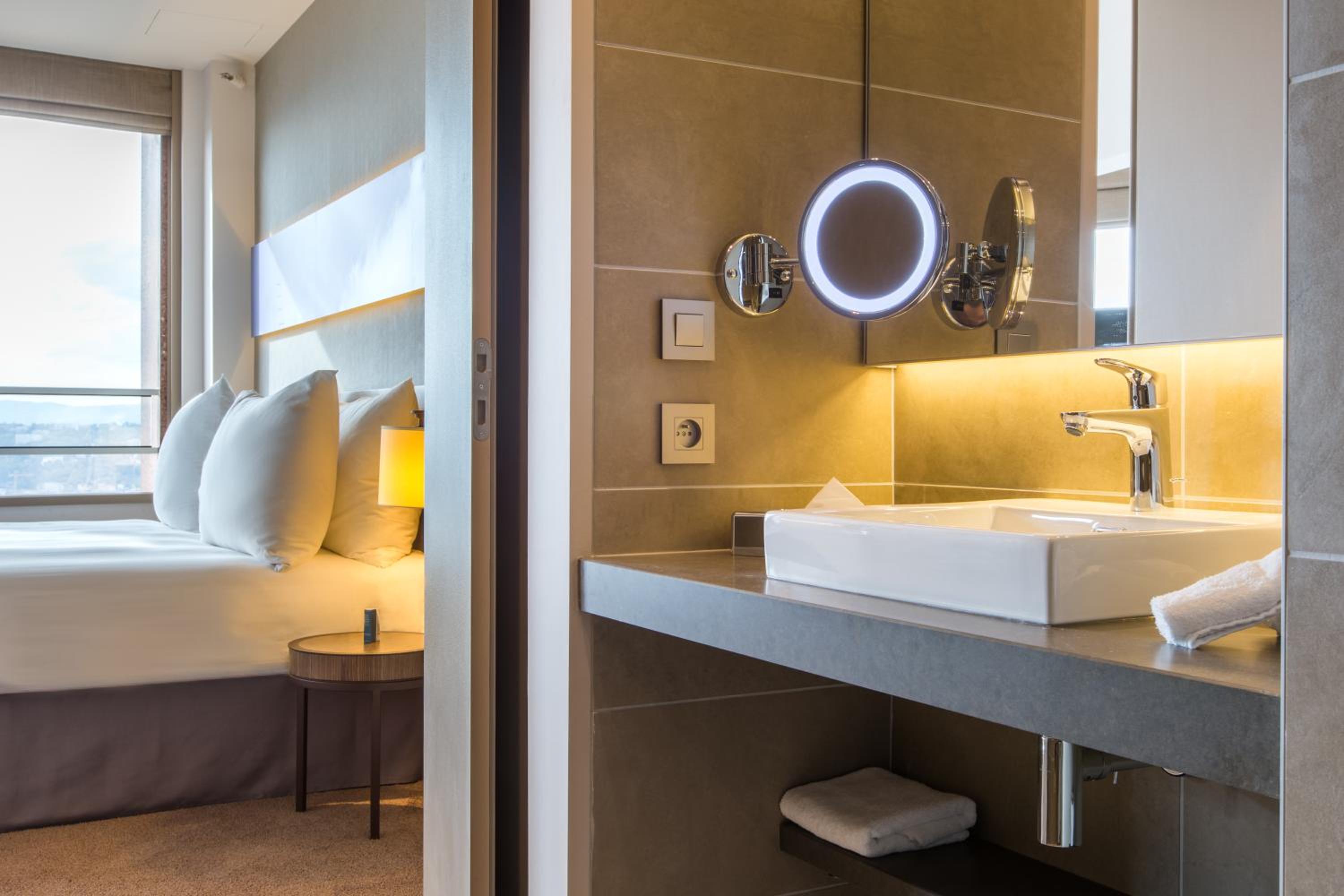 Junior Suite with Panoramic Old Town View - Photo 6