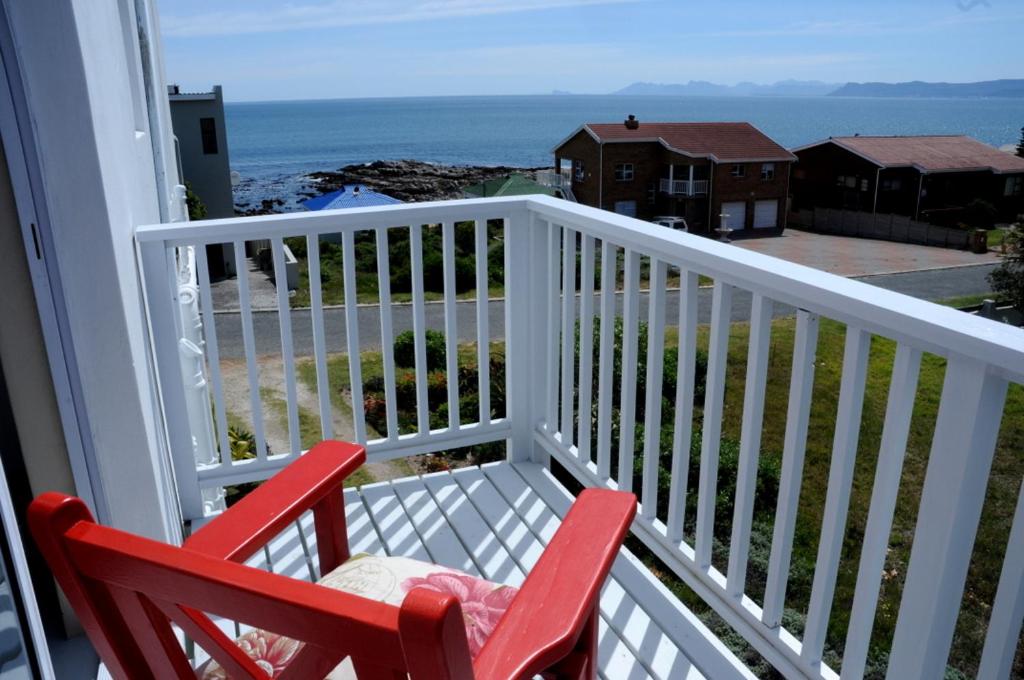 Deluxe Double Room with Balcony and Sea View - Photo 3