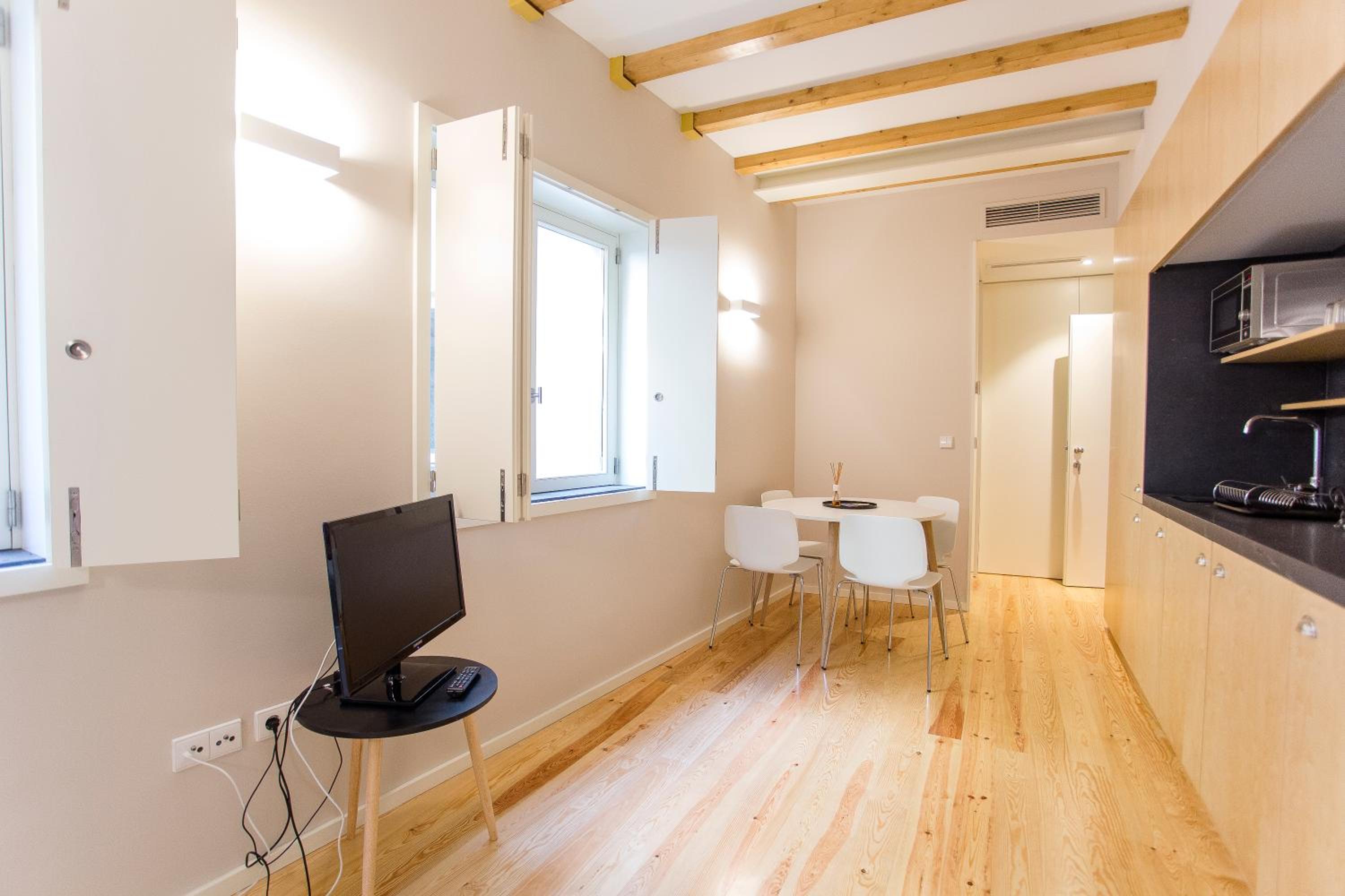 One-Bedroom Apartment without River View photo 2