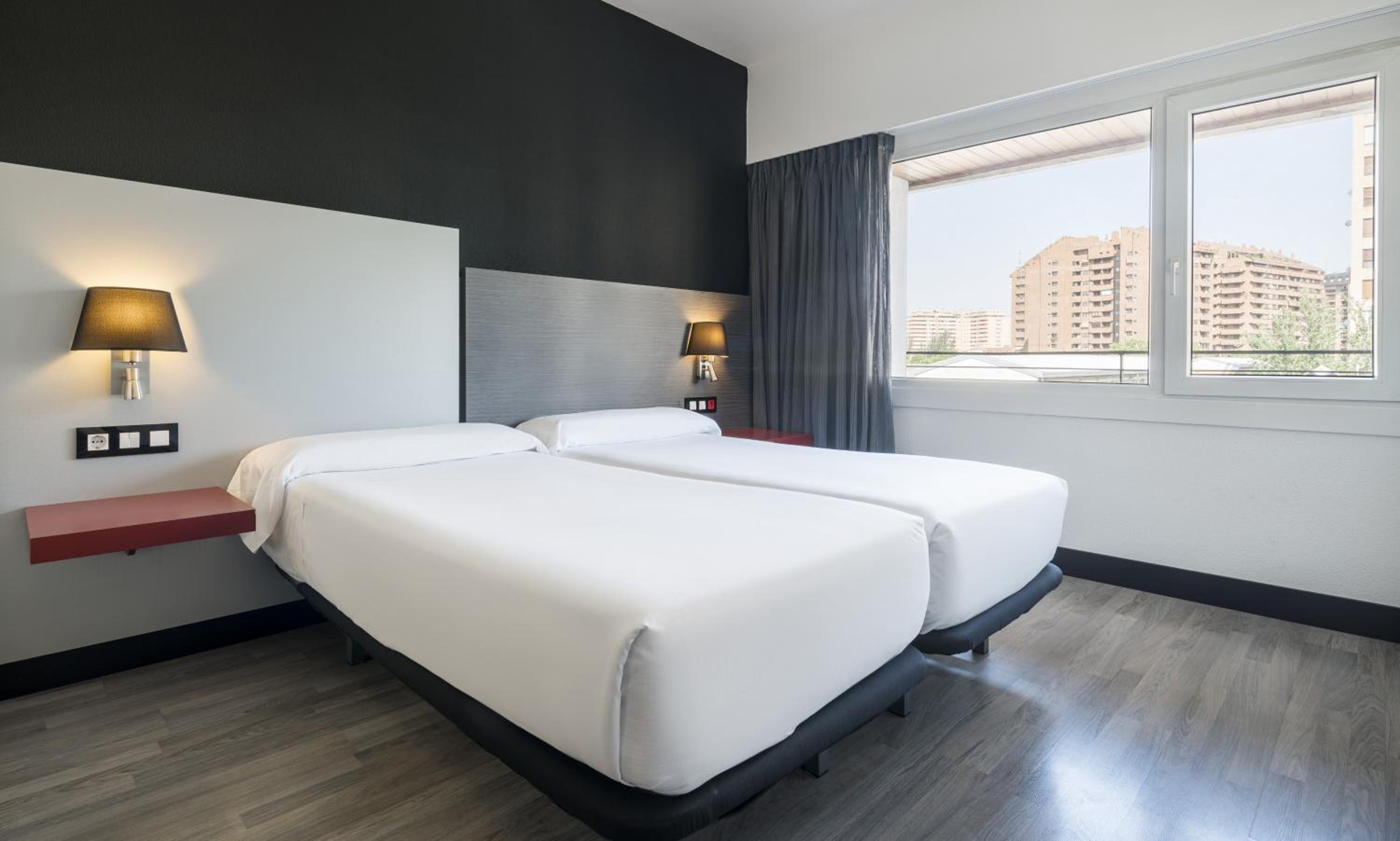 Premium Twin Room - Photo 3