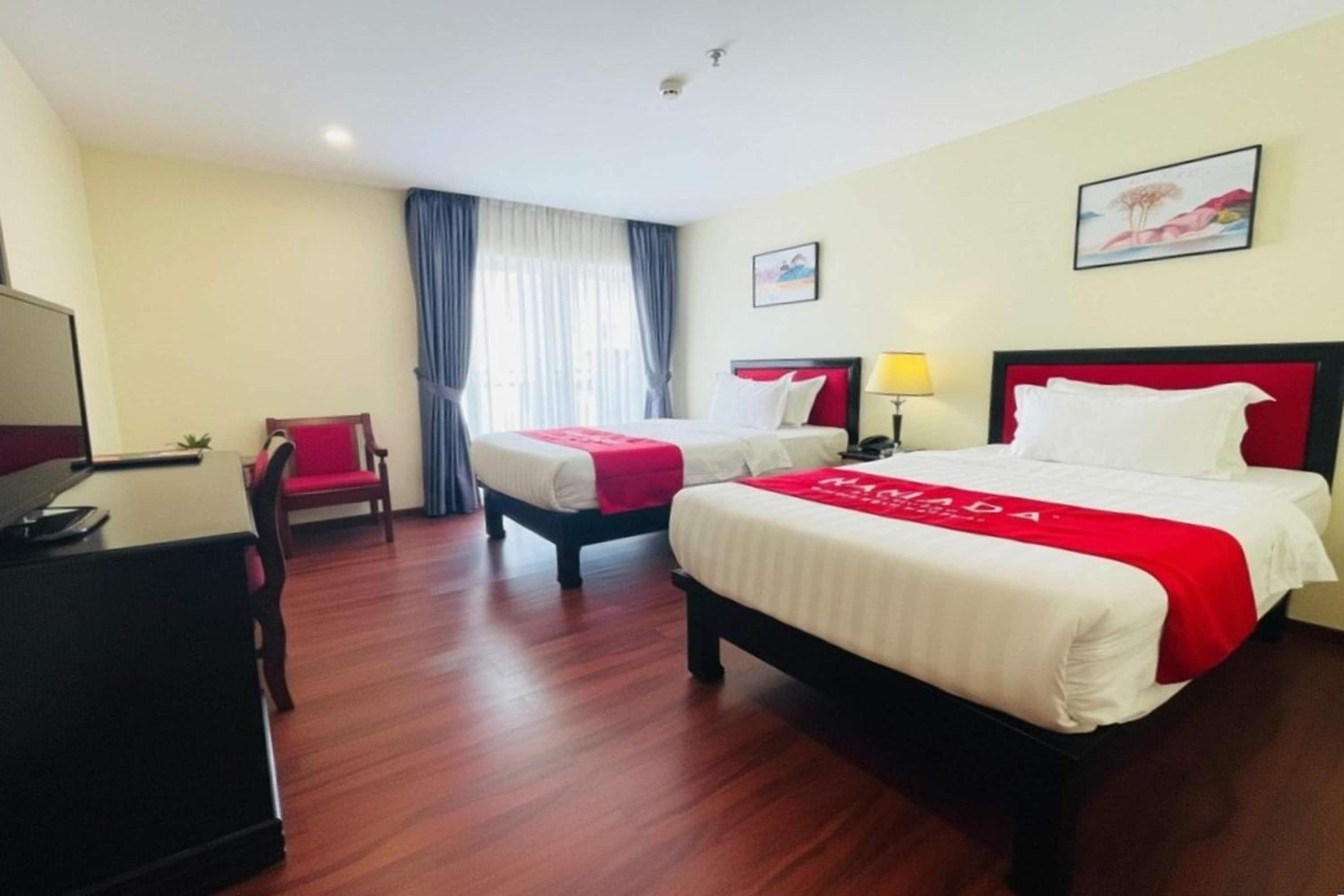 Deluxe Twin Room with Balcony