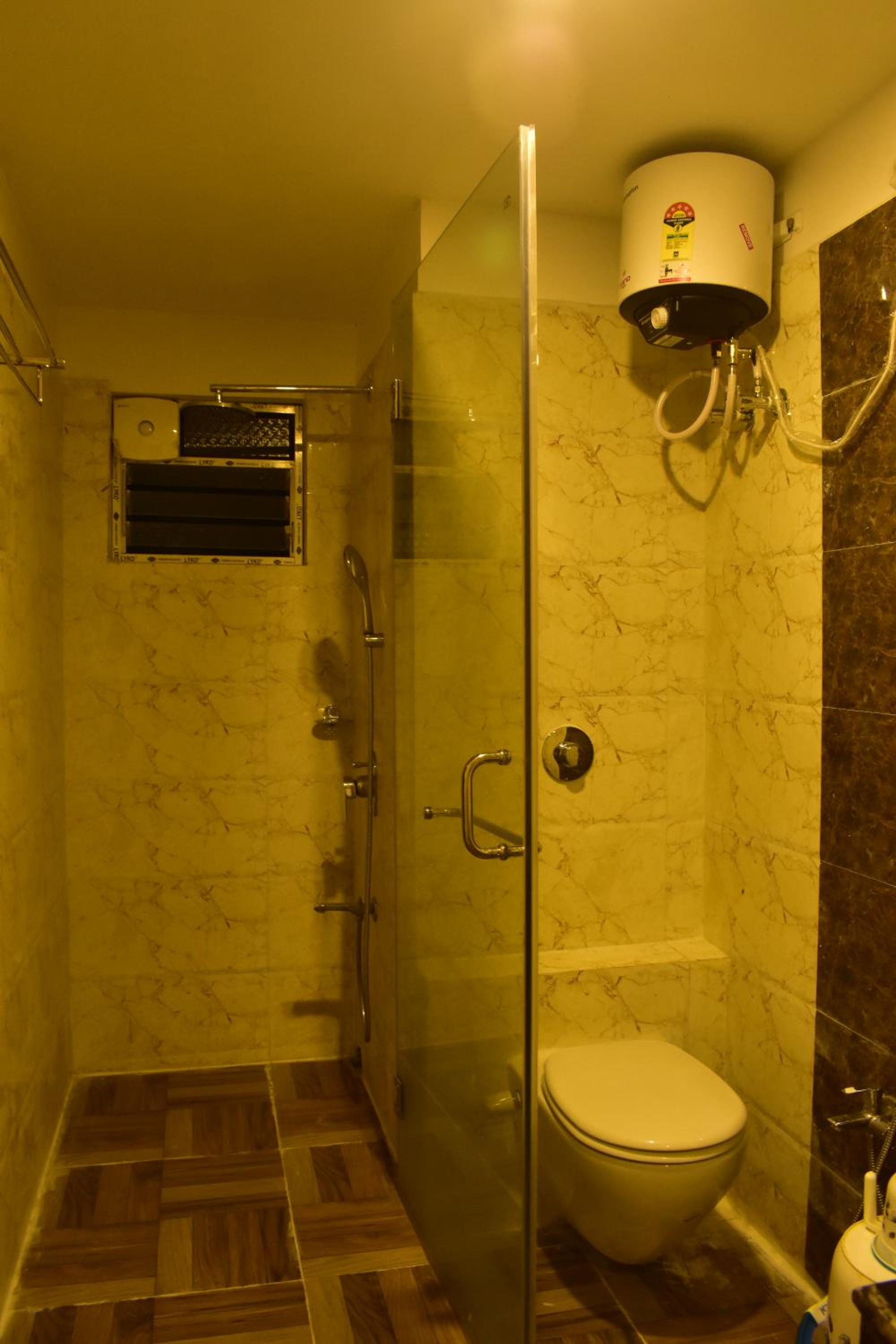 King Suite with Balcony photo 2