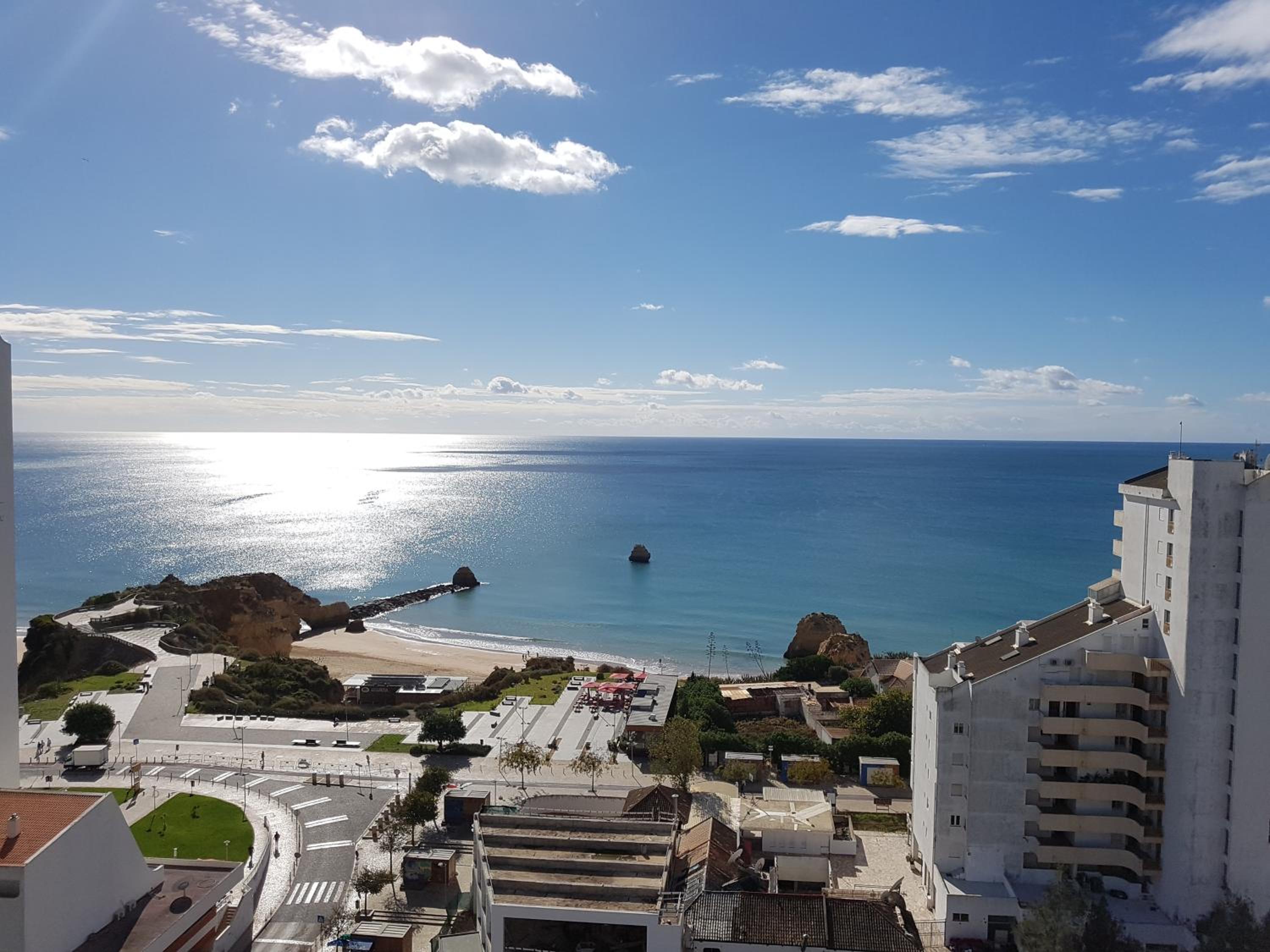 Superior Large One-Bedroom Apartment with Sea View - Photo 3