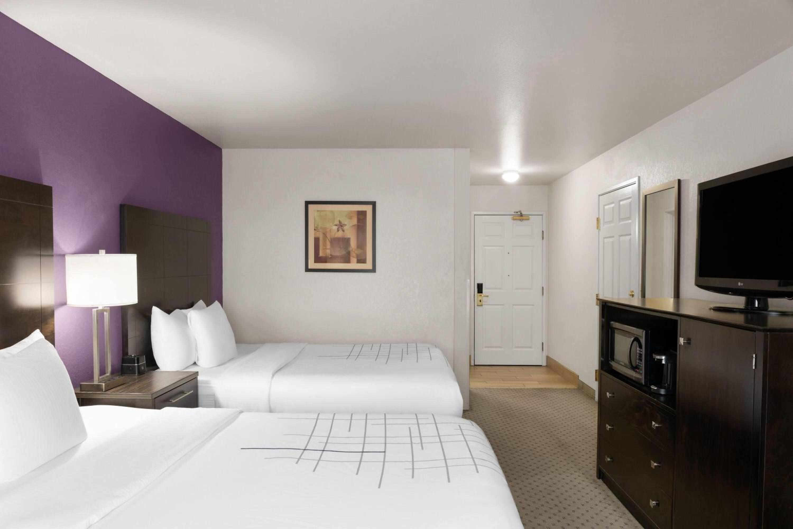 Queen Room with Two Queen Beds and Mobility/Hearing Access - Non-Smoking photo 3
