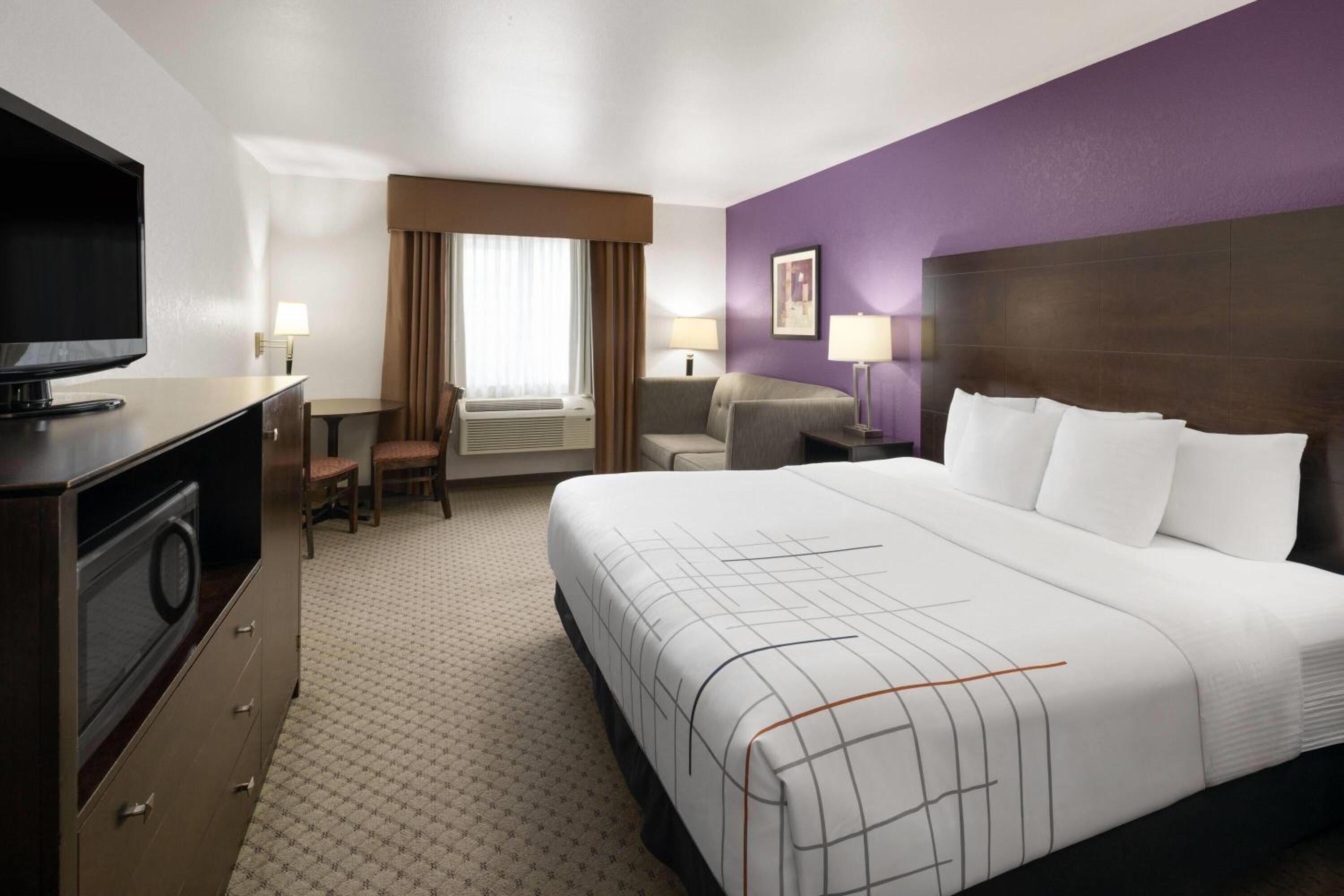 King Room with Mobility/Hearing Impaired Access - Non-Smoking - Photo 1