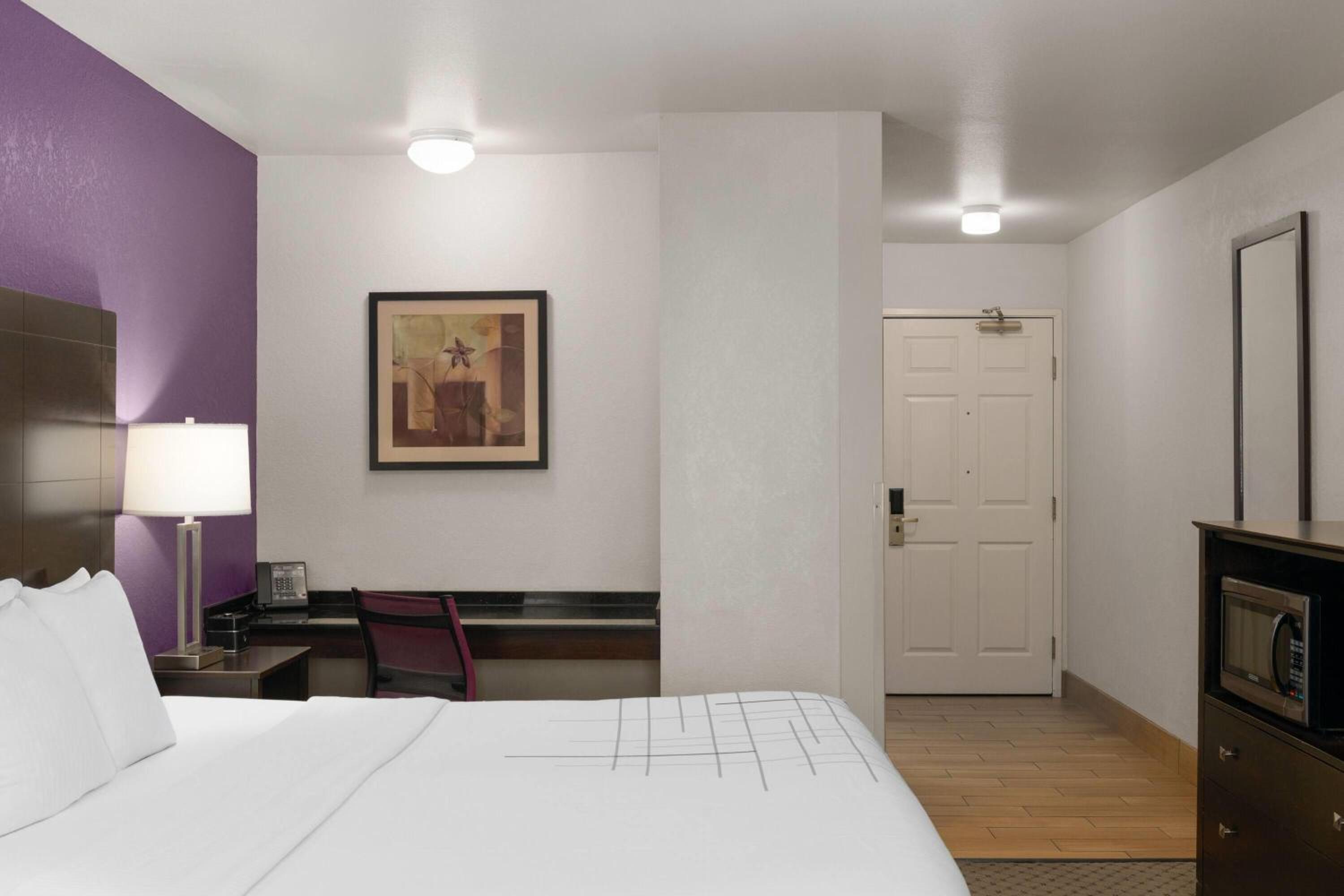 King Room with Mobility/Hearing Impaired Access - Non-Smoking - Photo 2