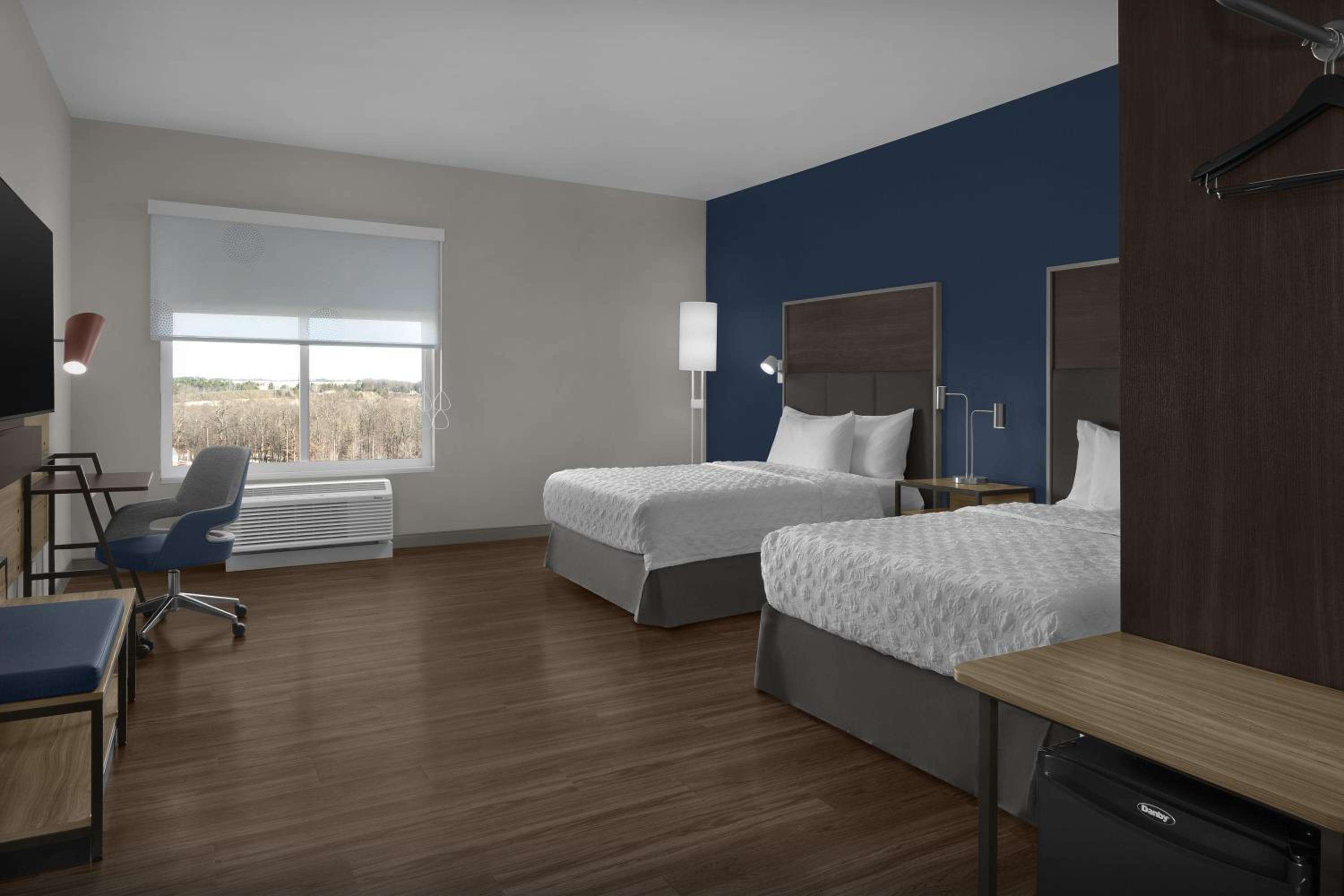 Queen Room with Two Queen Beds - Mobility Access photo 2
