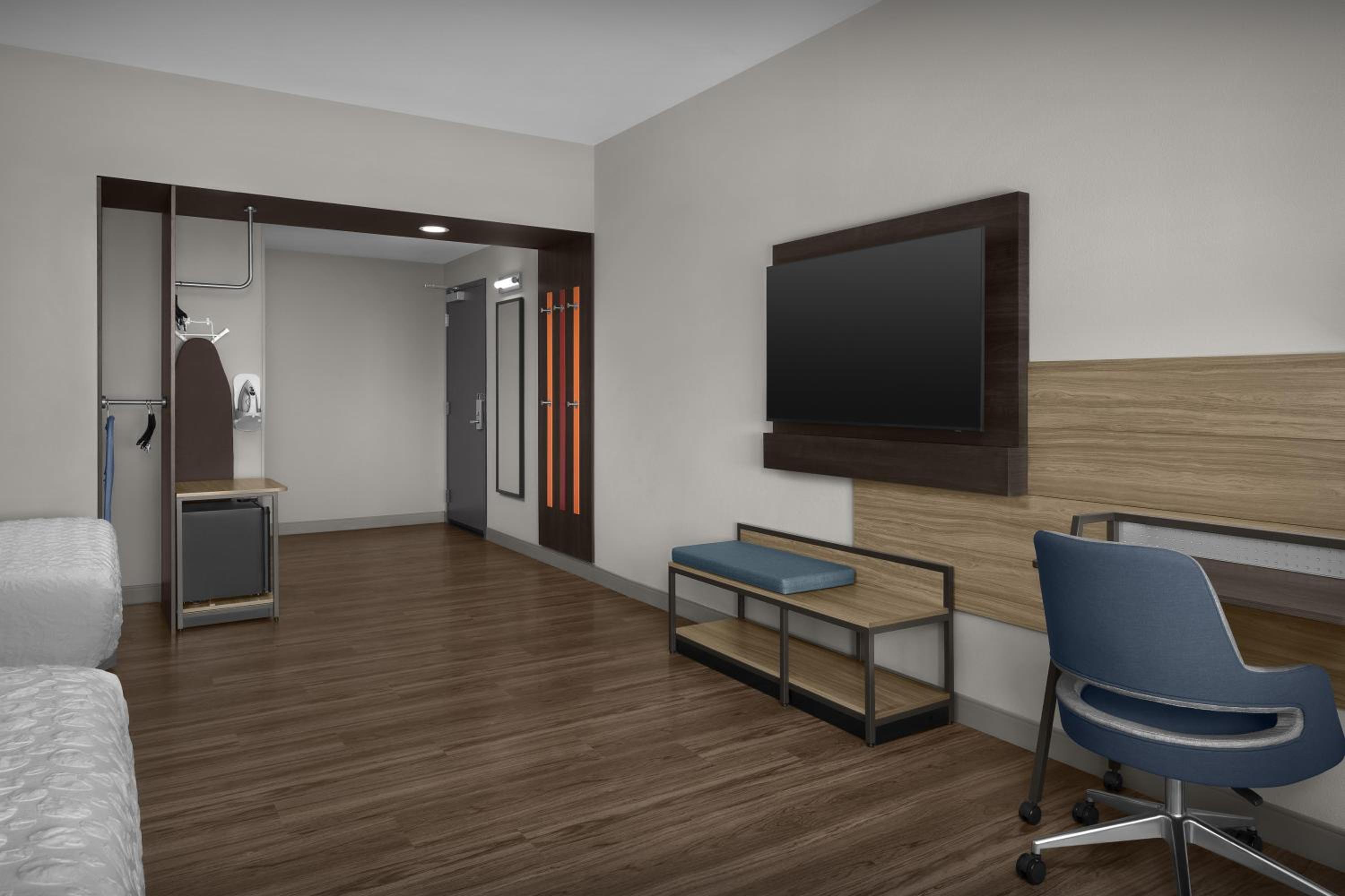 Queen Room with Two Queen Beds - Mobility Access photo 3