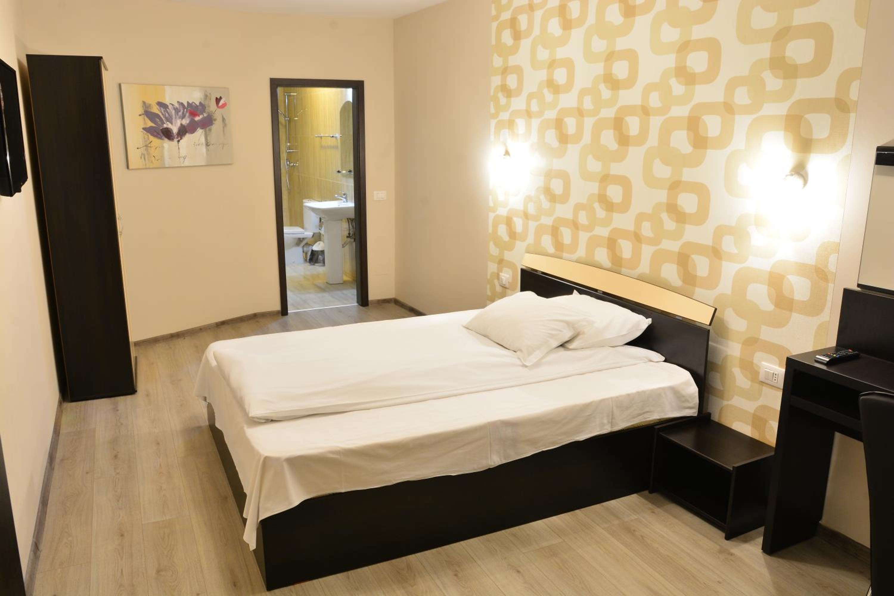 Double Or Twin Room With Private Bathroom photo 3