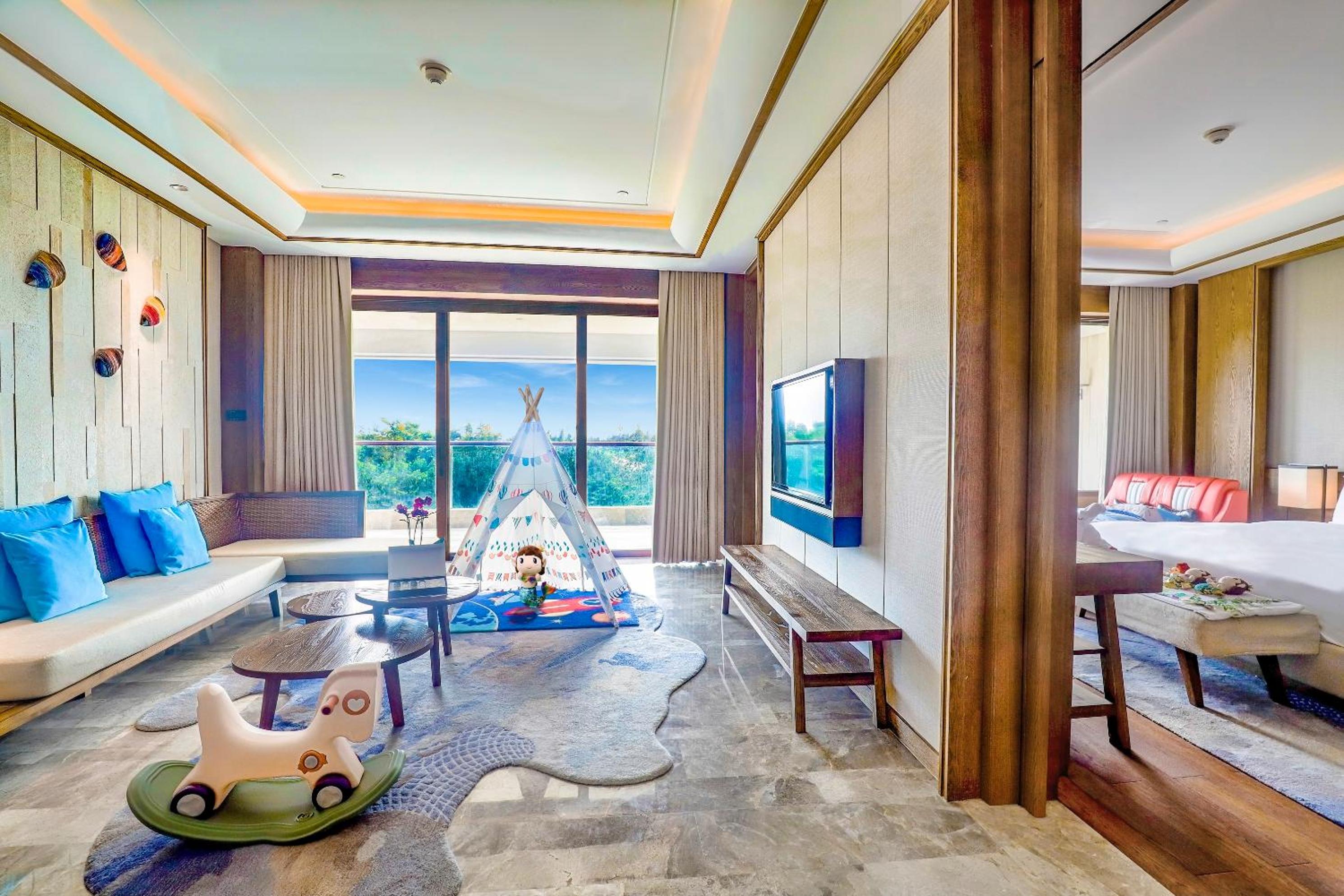 One-Bedroom Suite with One King Bed and One Single Bed