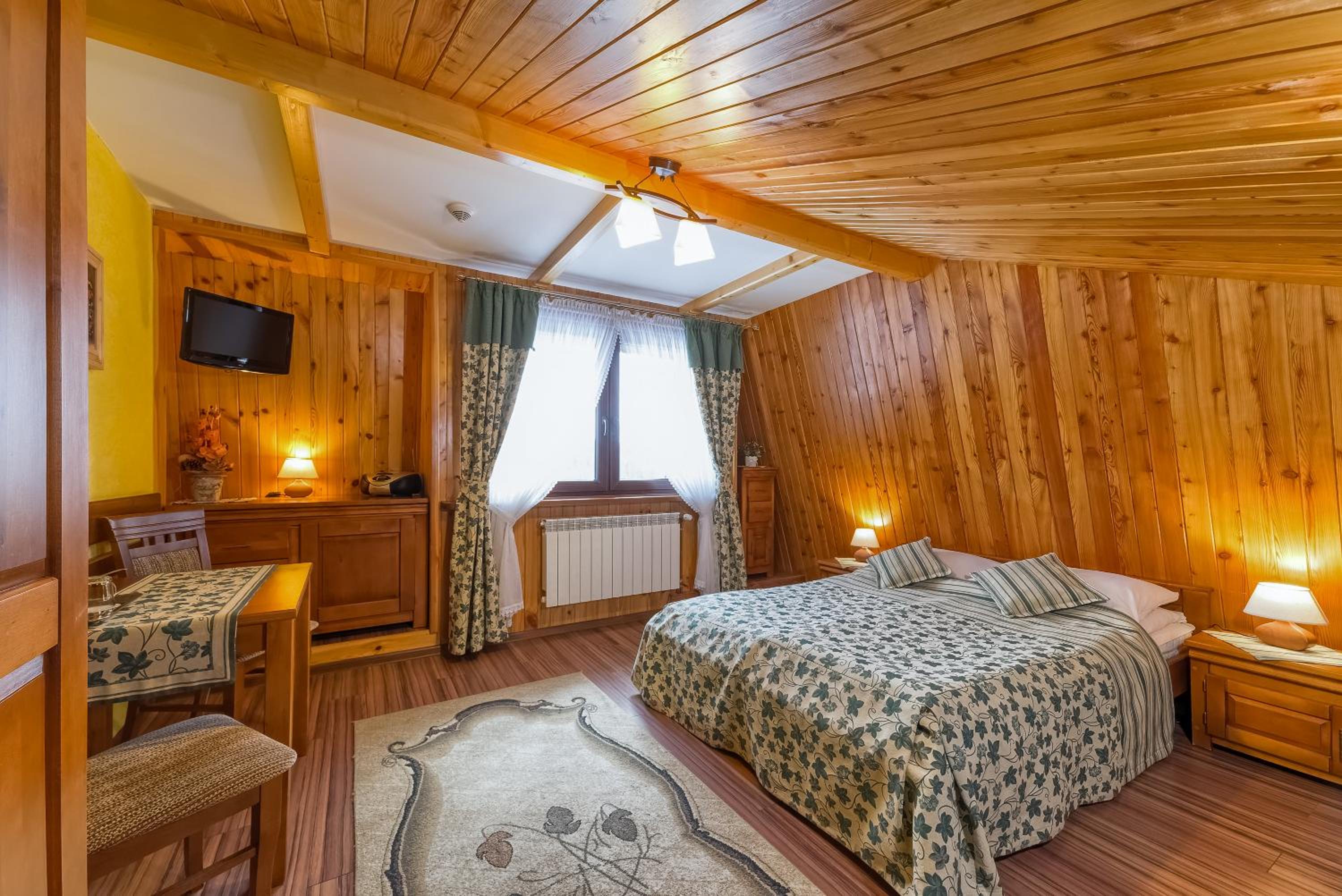 Double Room - Photo 6