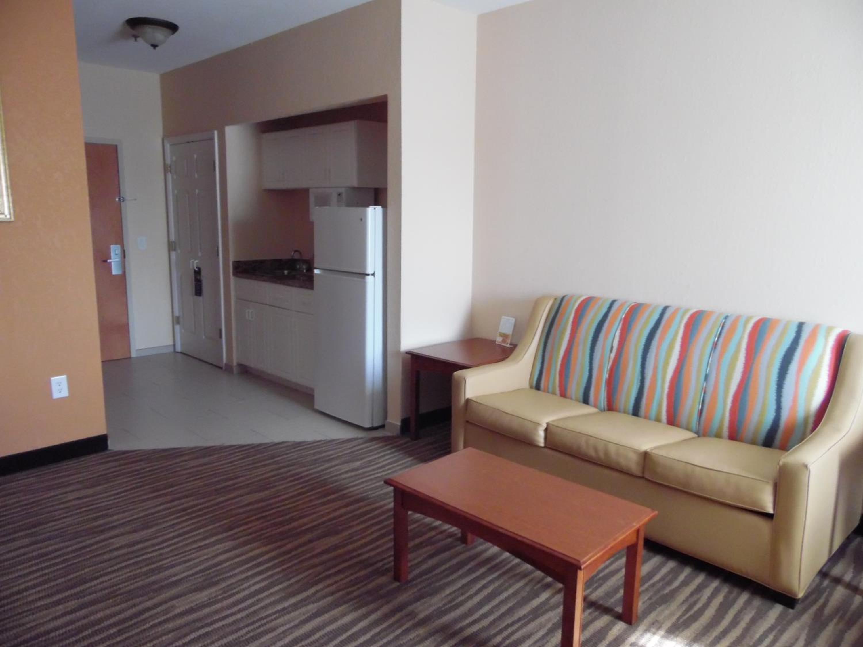 One-Bedroom King Suite - Non-Smoking photo 3
