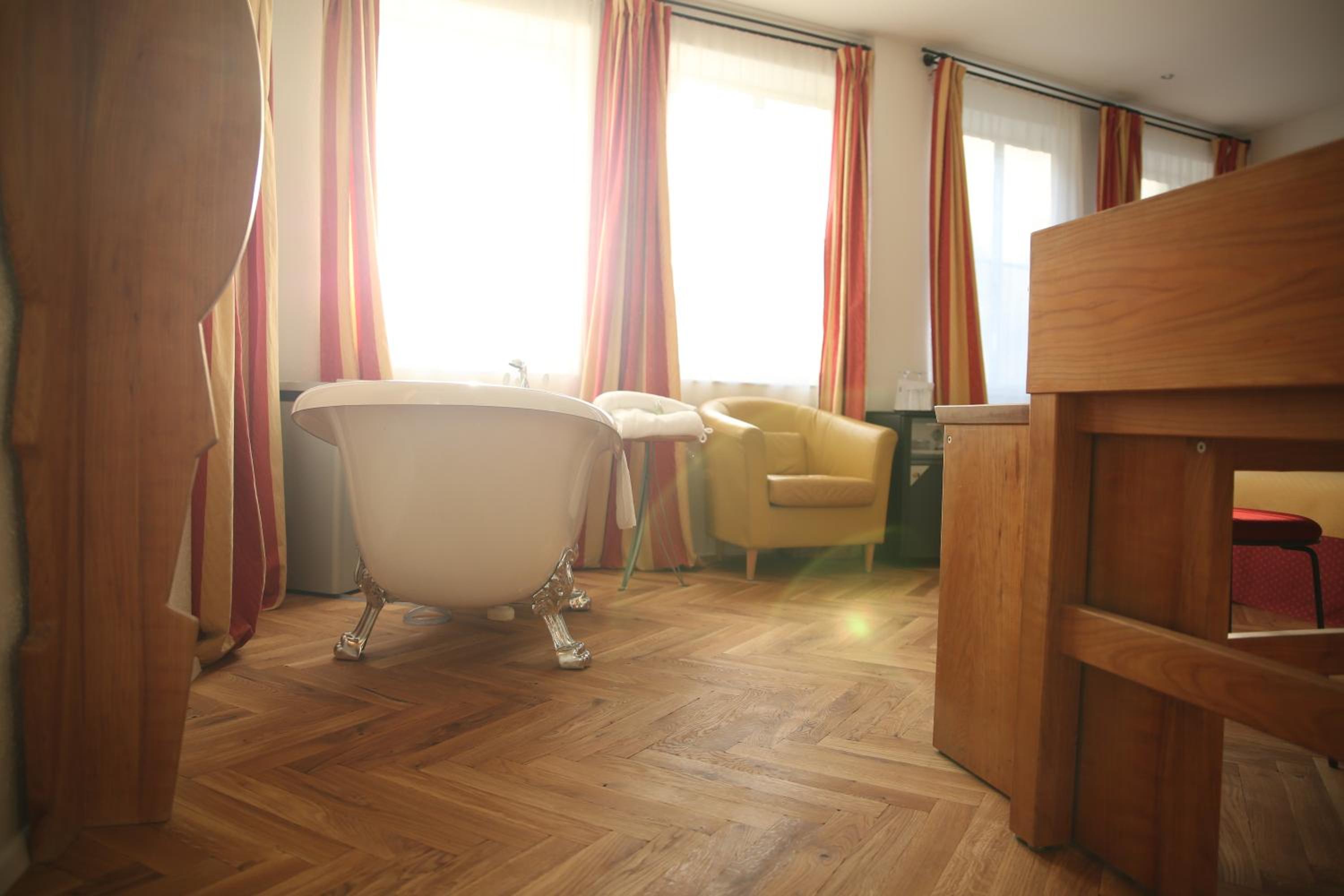 Junior Suite (2 Adults) - Photo 12