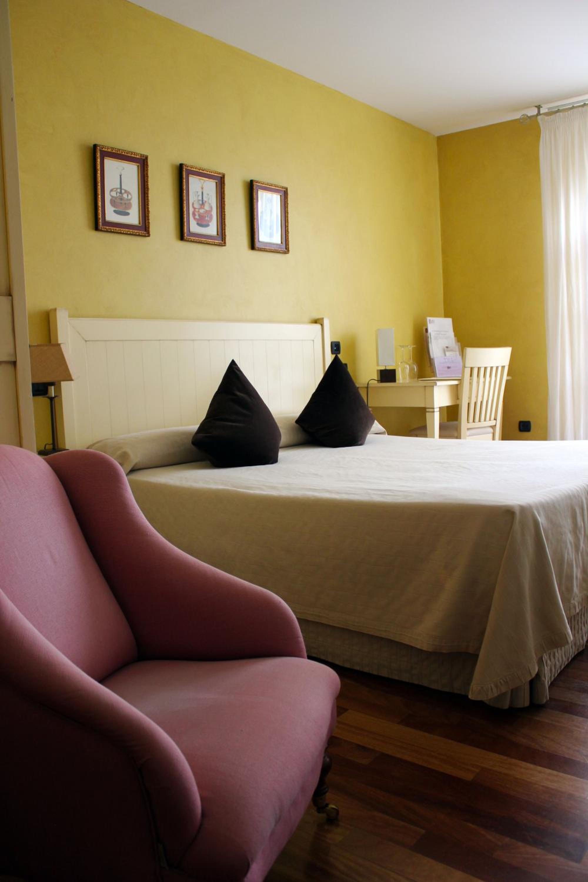 Double or Twin Room - Photo 1
