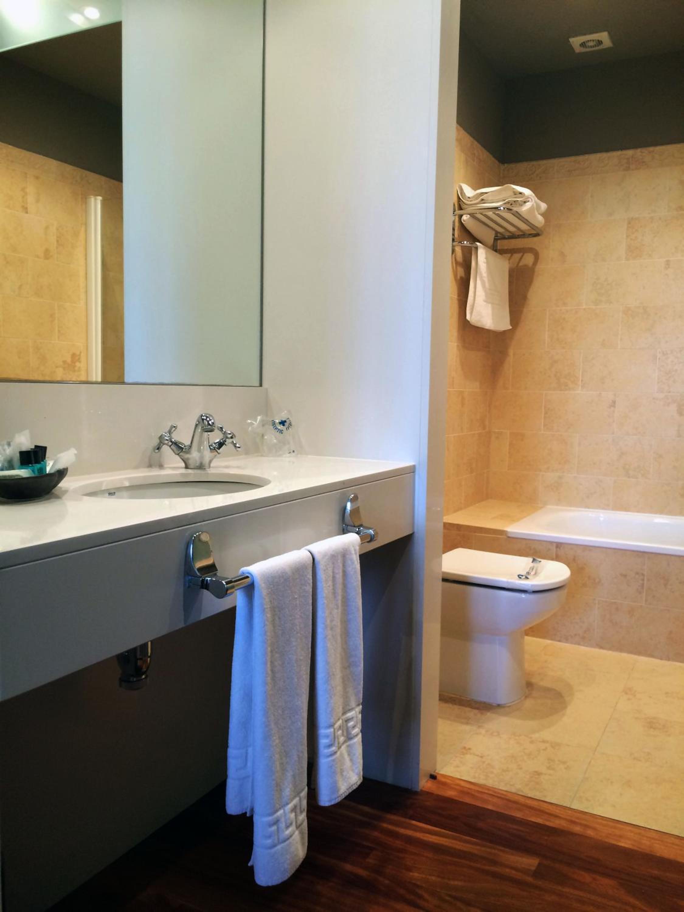 Double or Twin Room - Photo 5