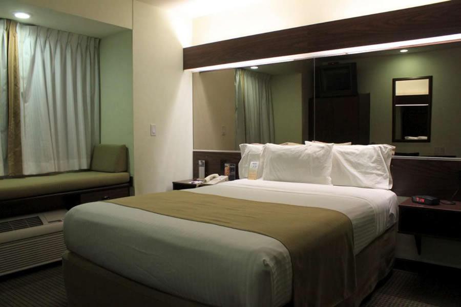 Queen Room - Non-Smoking - Photo 5