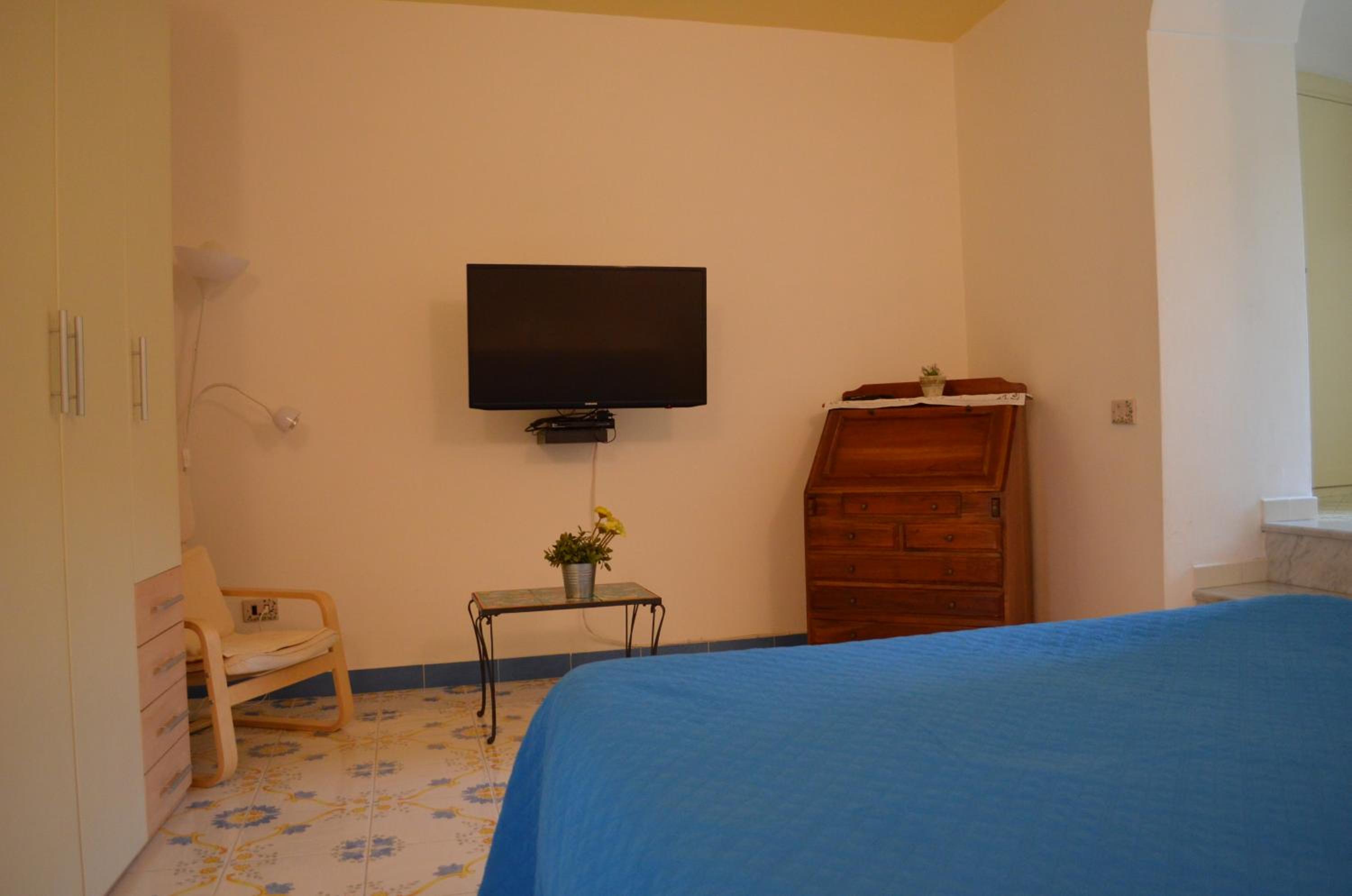 Two-Bedroom Apartment - Photo 5