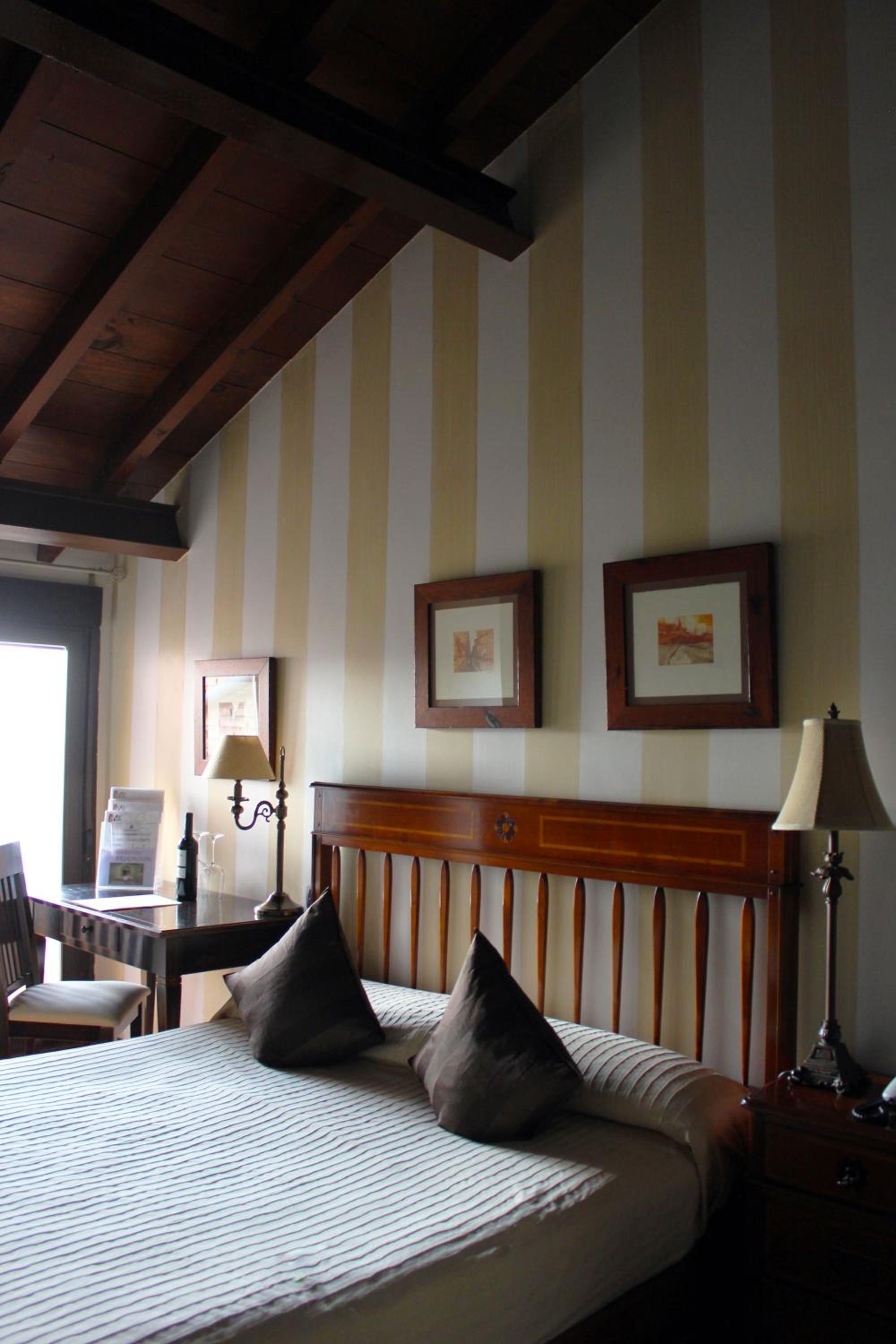 Double or Twin Room - Photo 7