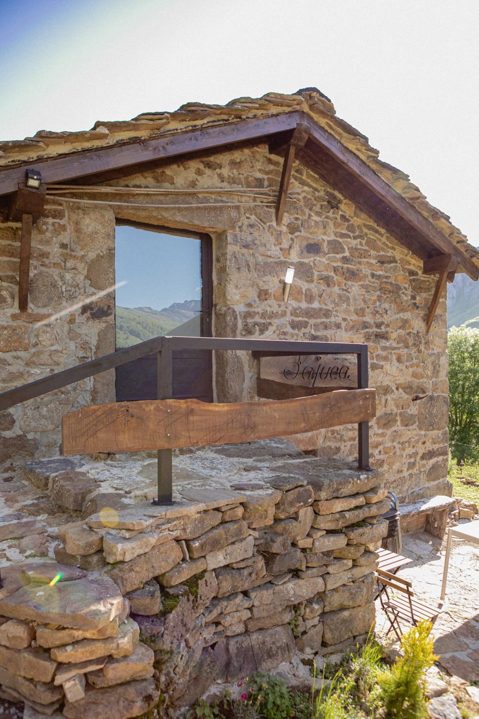 Three-Bedroom Chalet photo 2