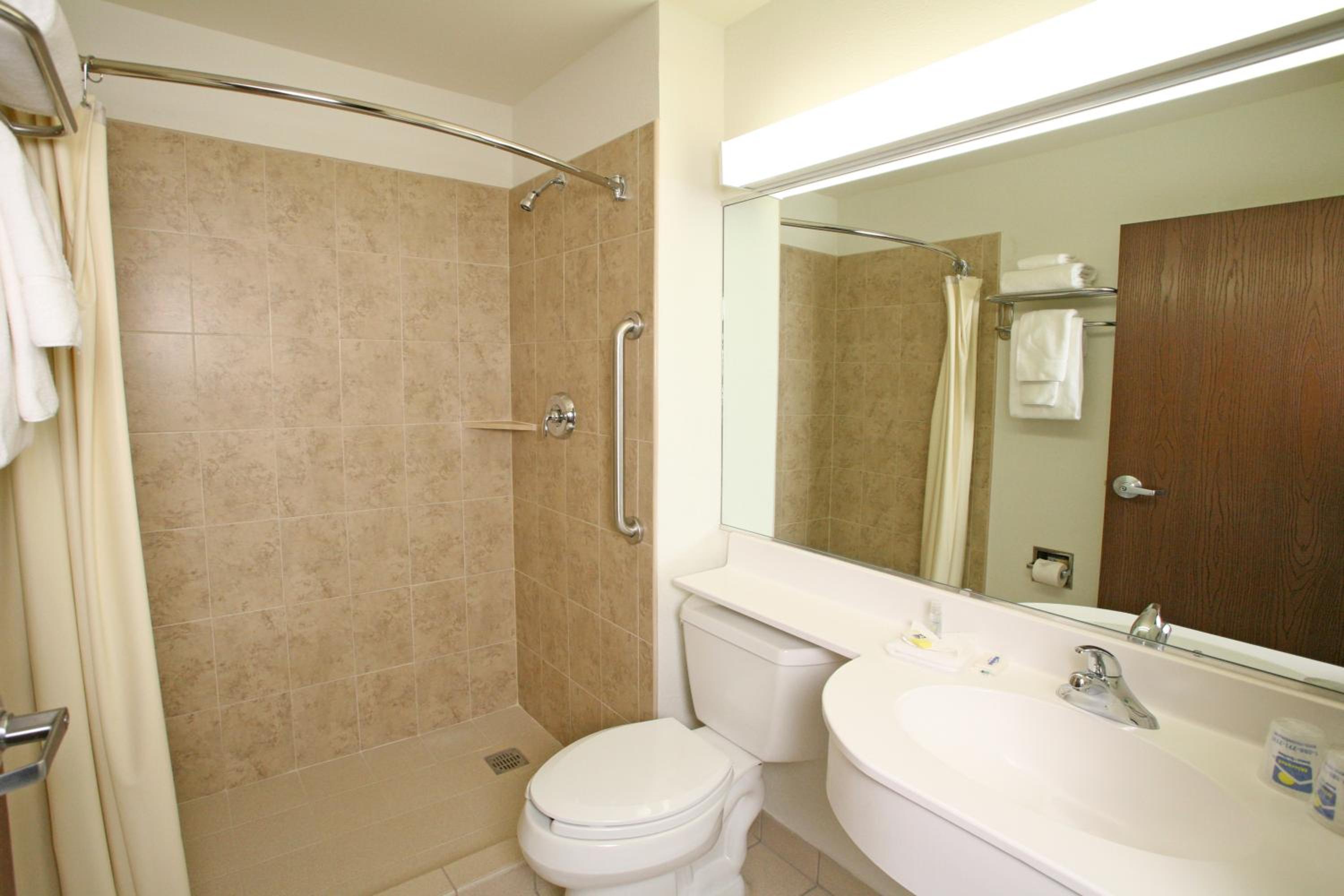 Queen Room - Non-Smoking - Photo 6
