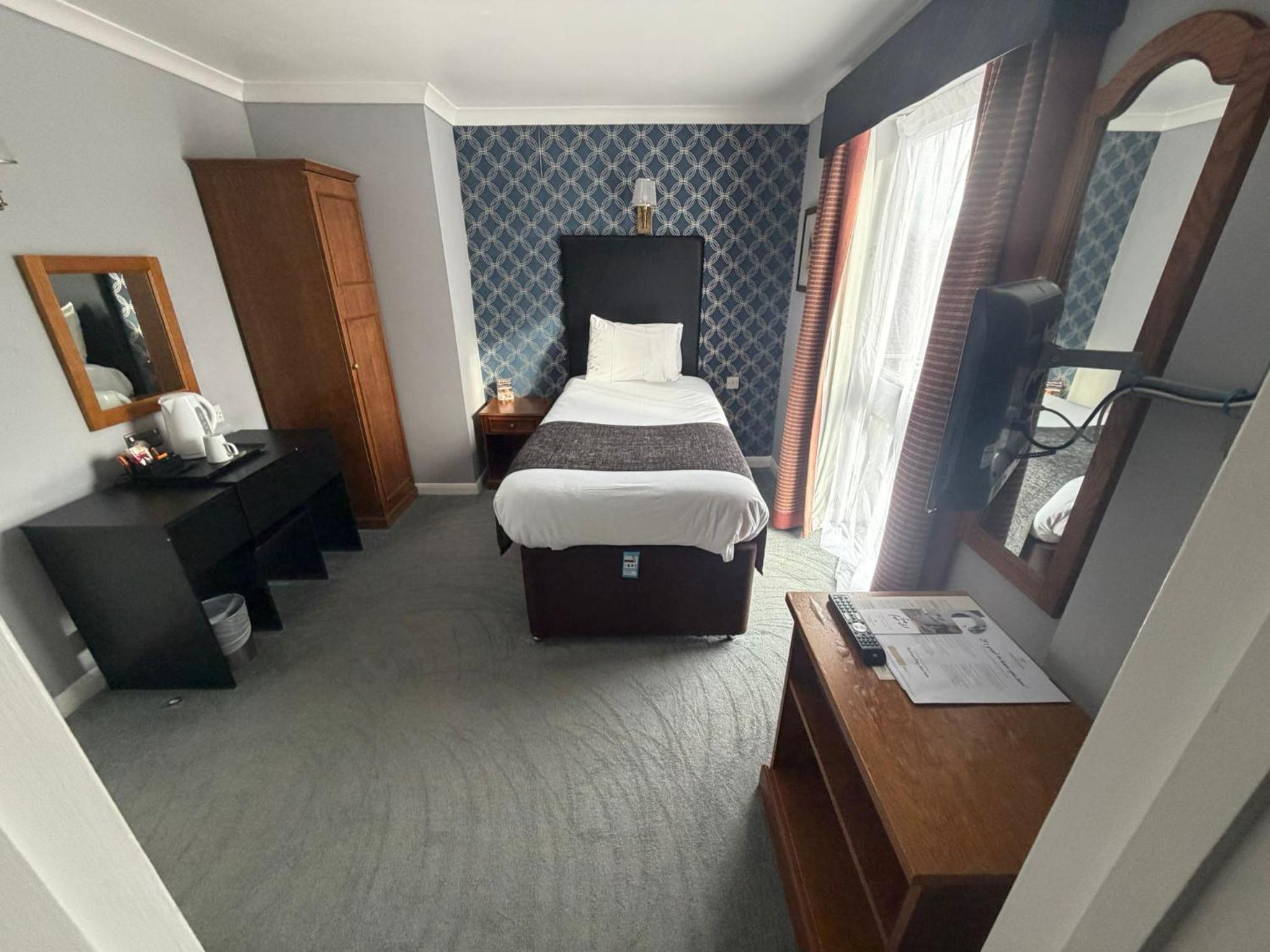 Single Room photo 2