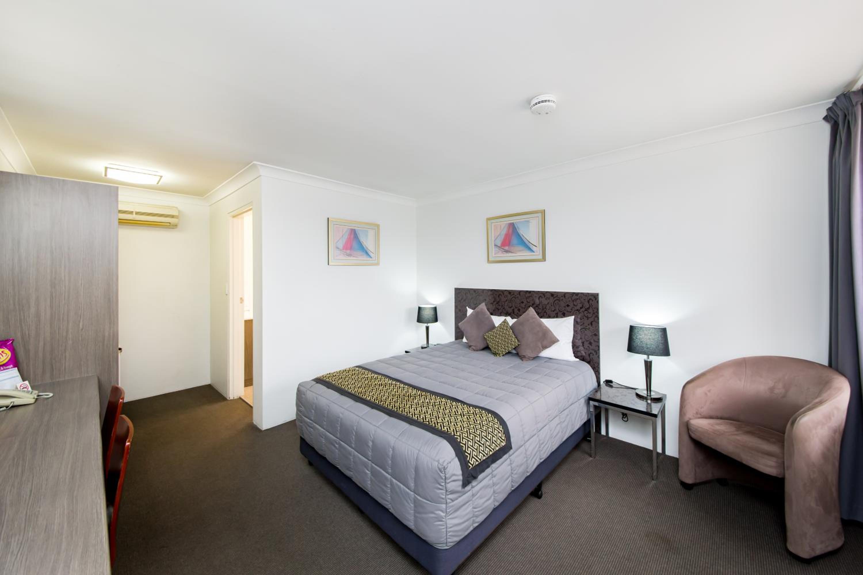 Deluxe Queen Room - Photo 3