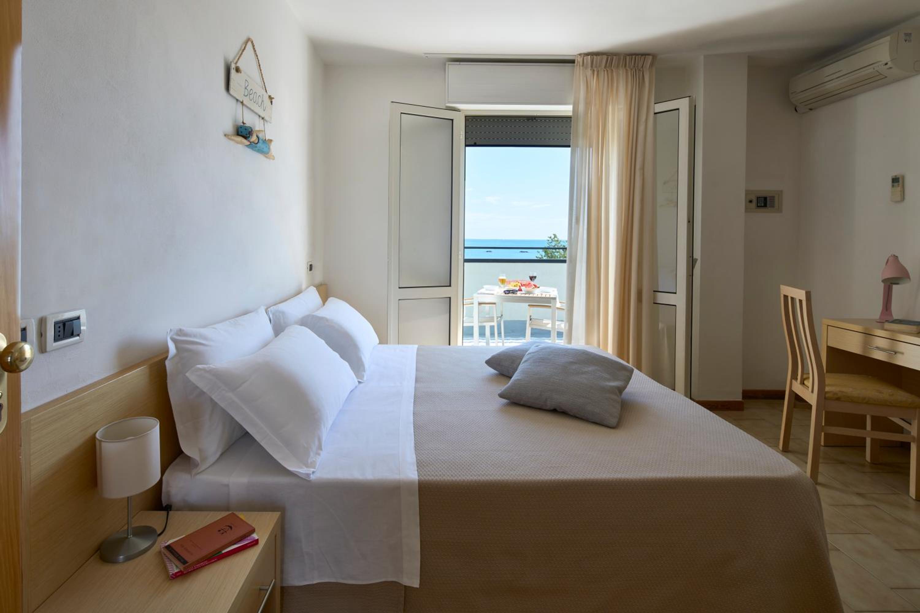 Double or Twin Room with Terrace photo 2