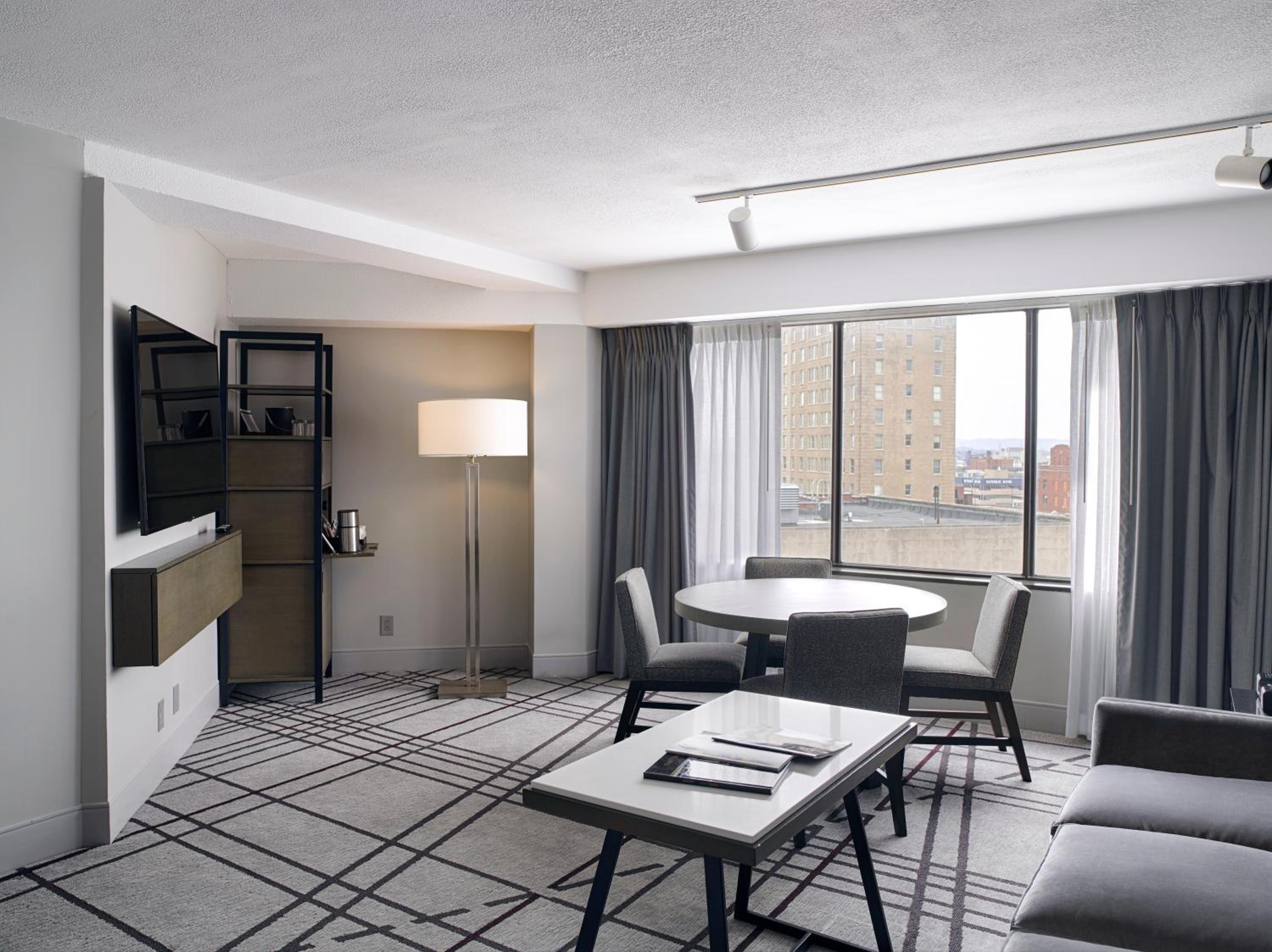 Deluxe King Room - Photo 4