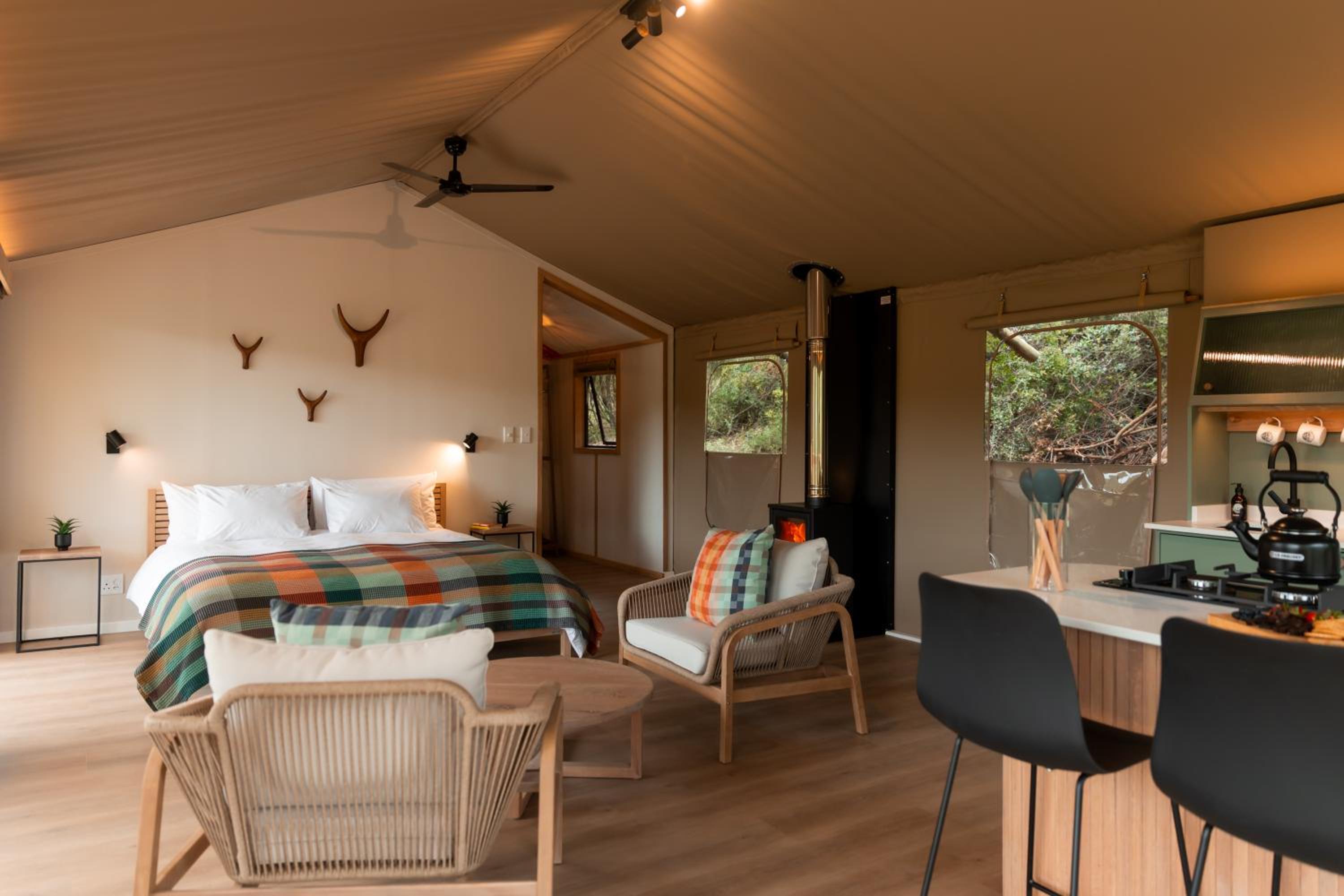 Premium tent (hot tub)