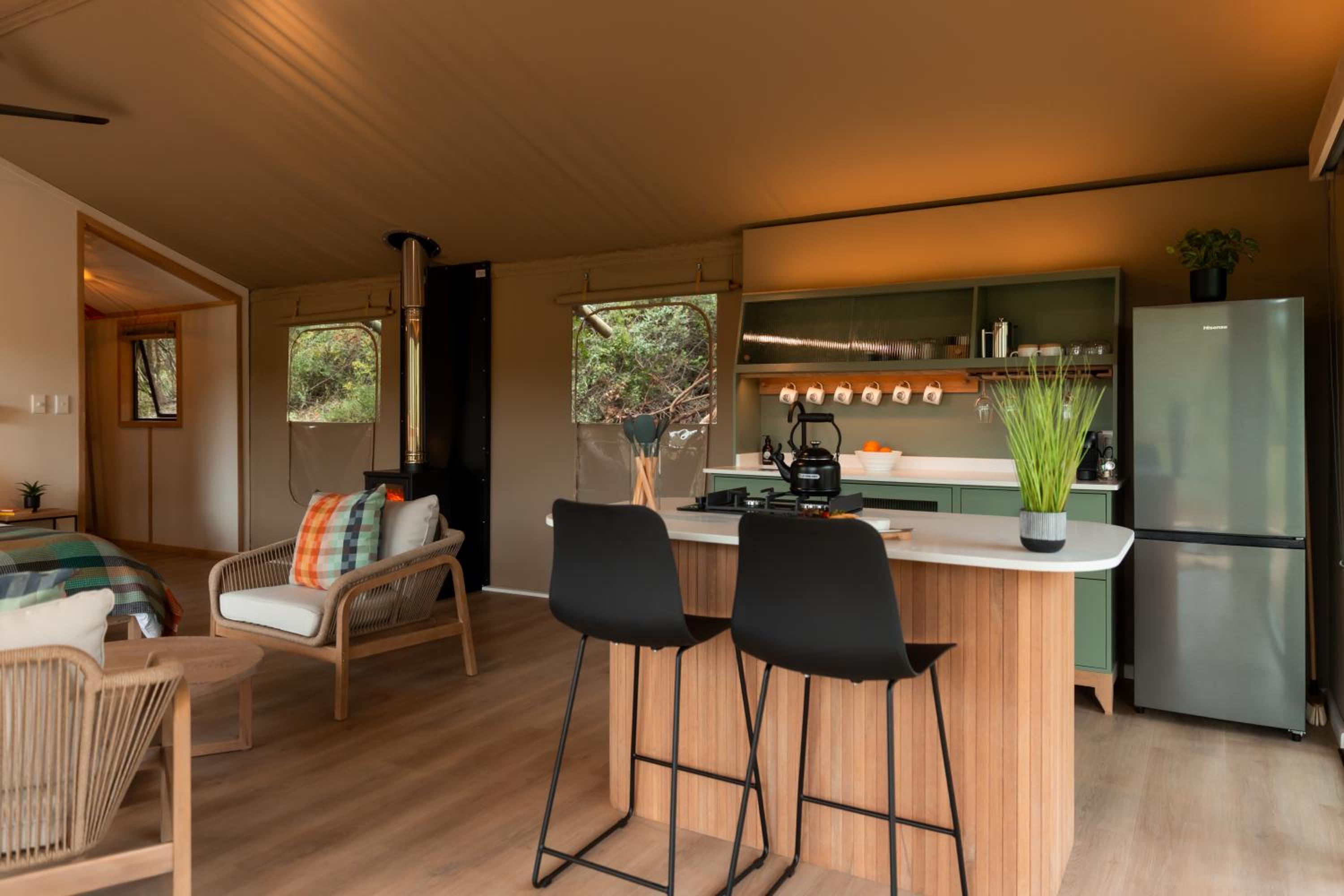 Premium tent (hot tub) photo 2