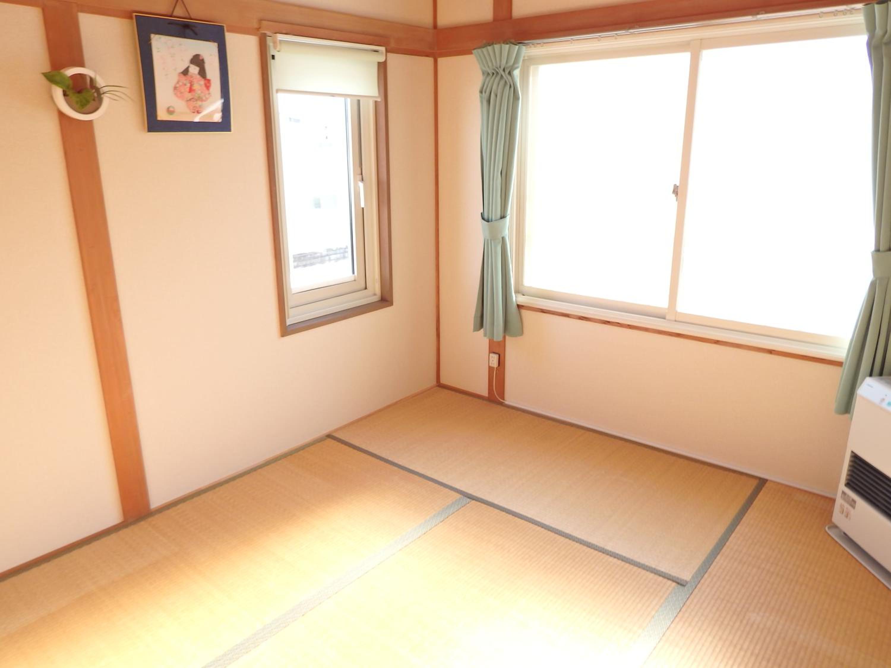 Japanese-Style Twin Room with Shared Bathroom photo 1