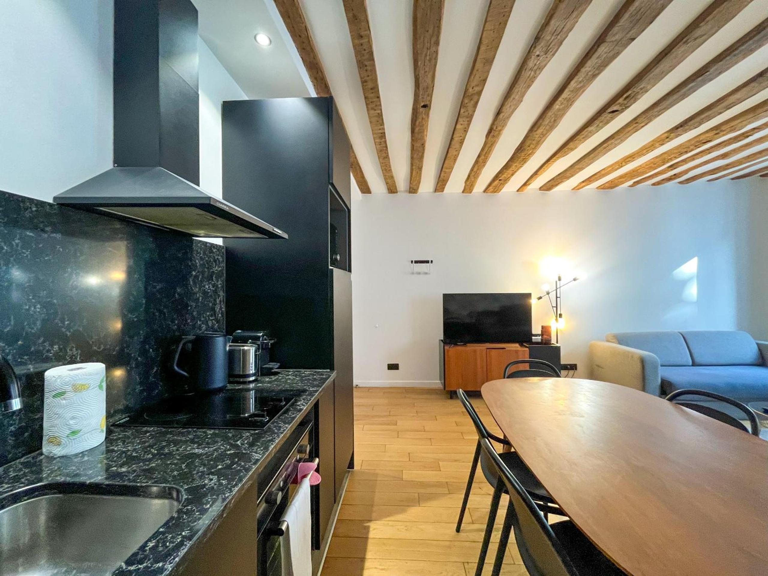 Apartment photo 2