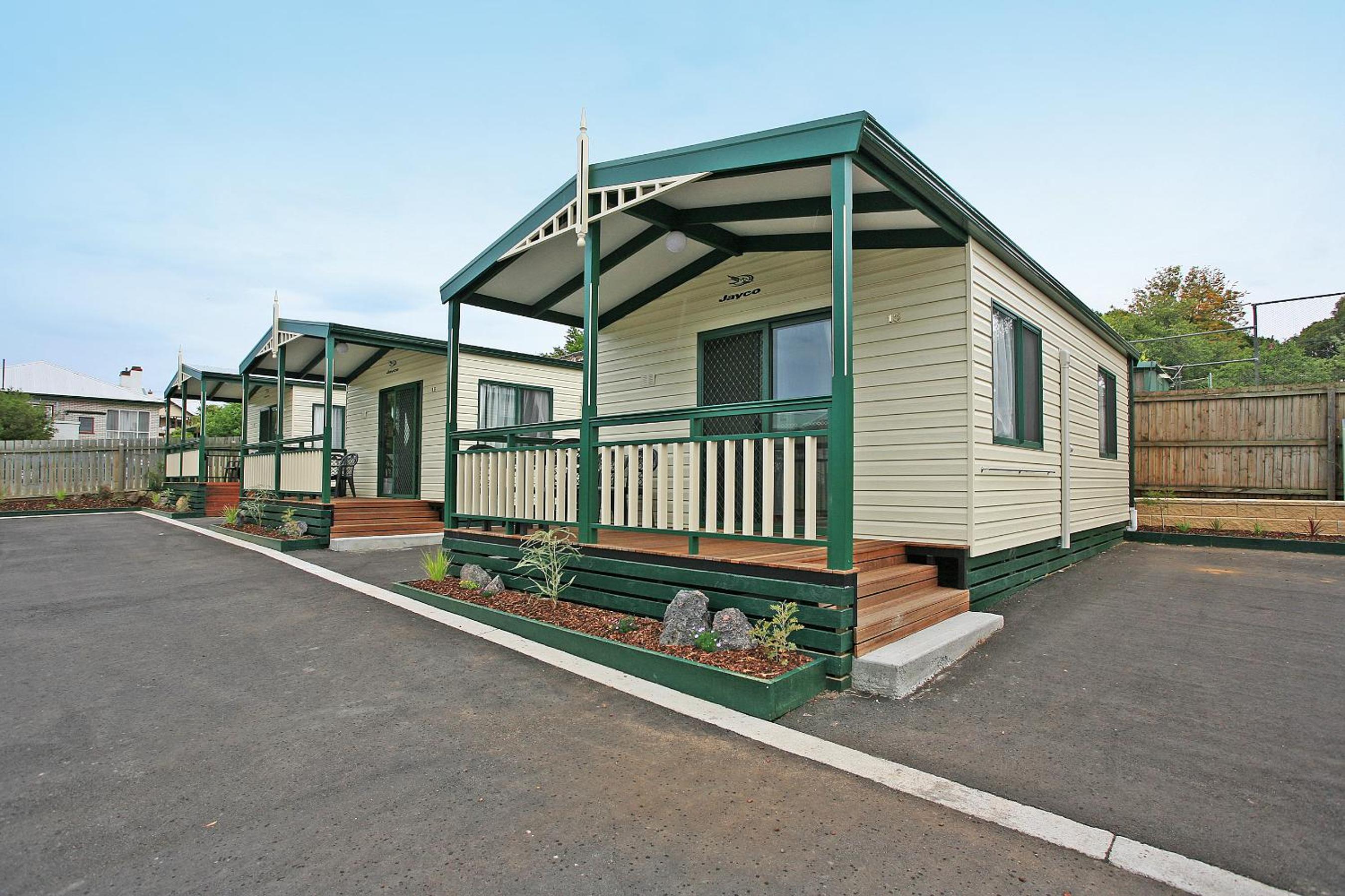Standard Cabin with Queen and Bunk Beds photo 2