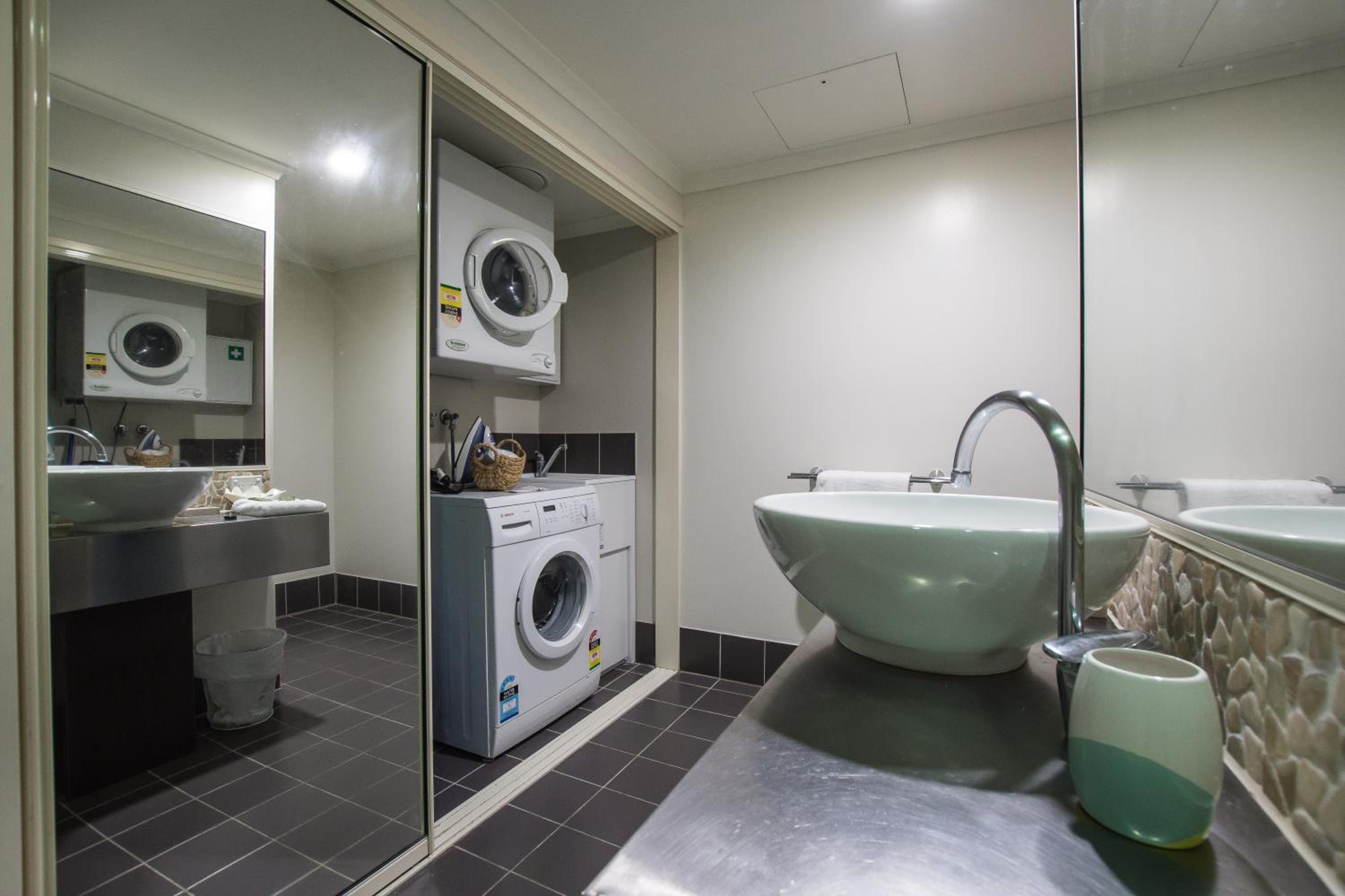 One-Bedroom Apartment - Photo 3