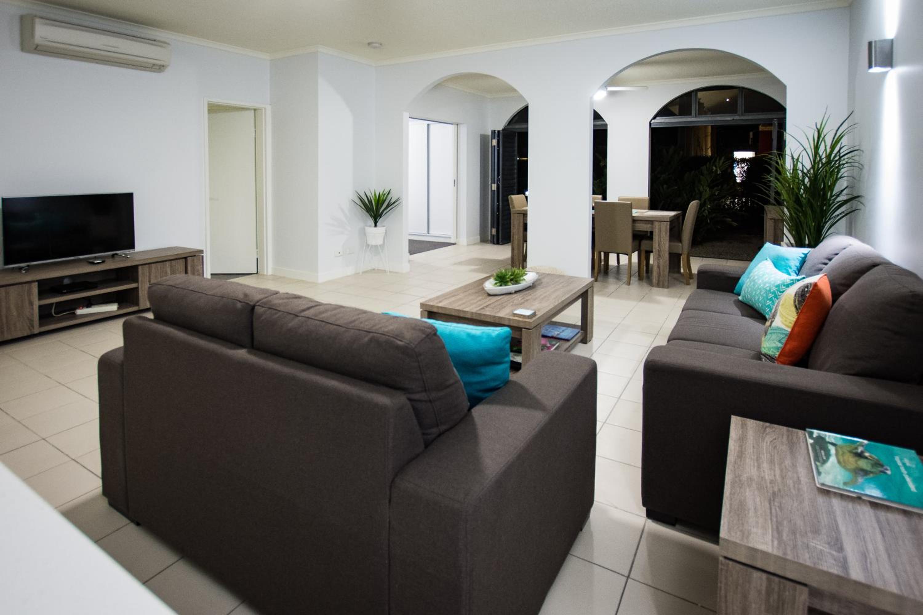 One-Bedroom Apartment with Courtyard - Photo 6