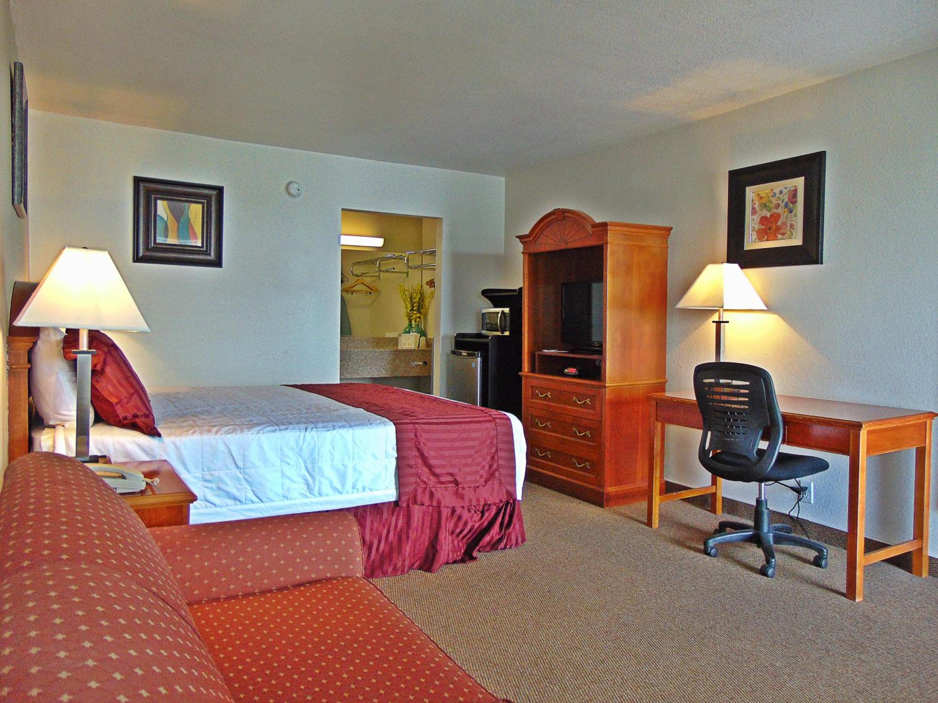 King Room - Non-Smoking - Photo 2