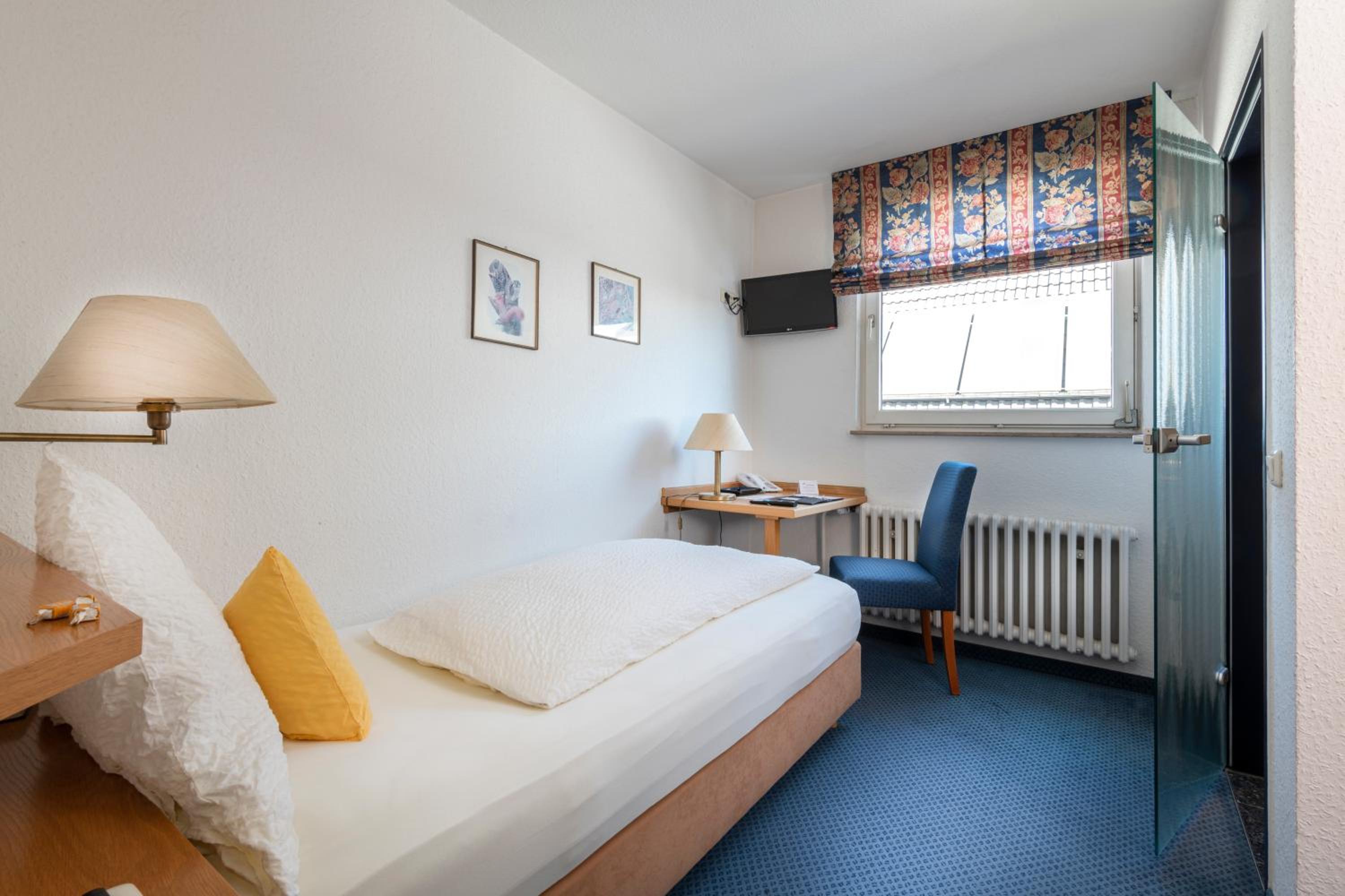 Budget Single Room photo 3